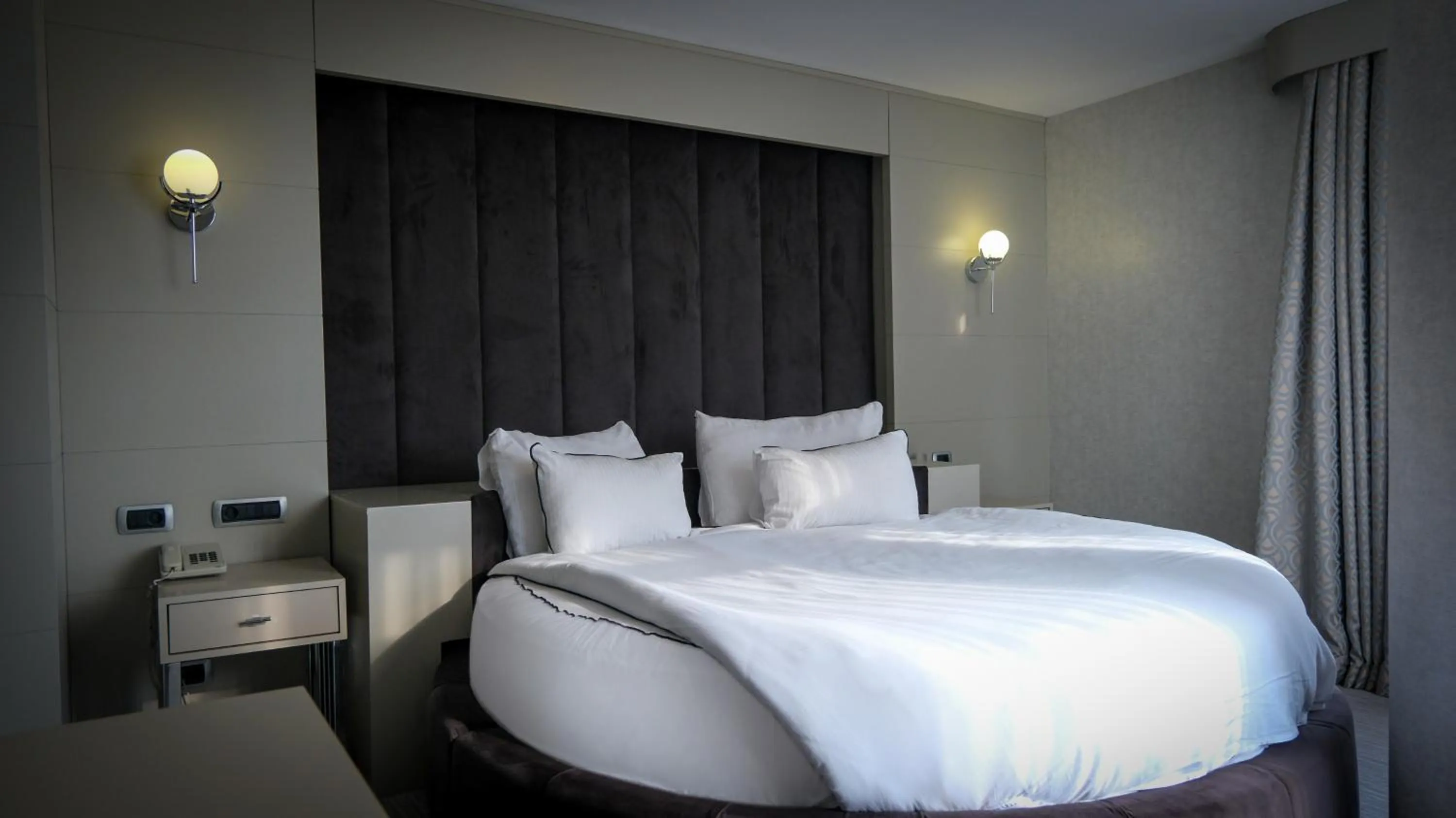 Photo of the whole room, Bed in Kervansaray Bursa City Hotel