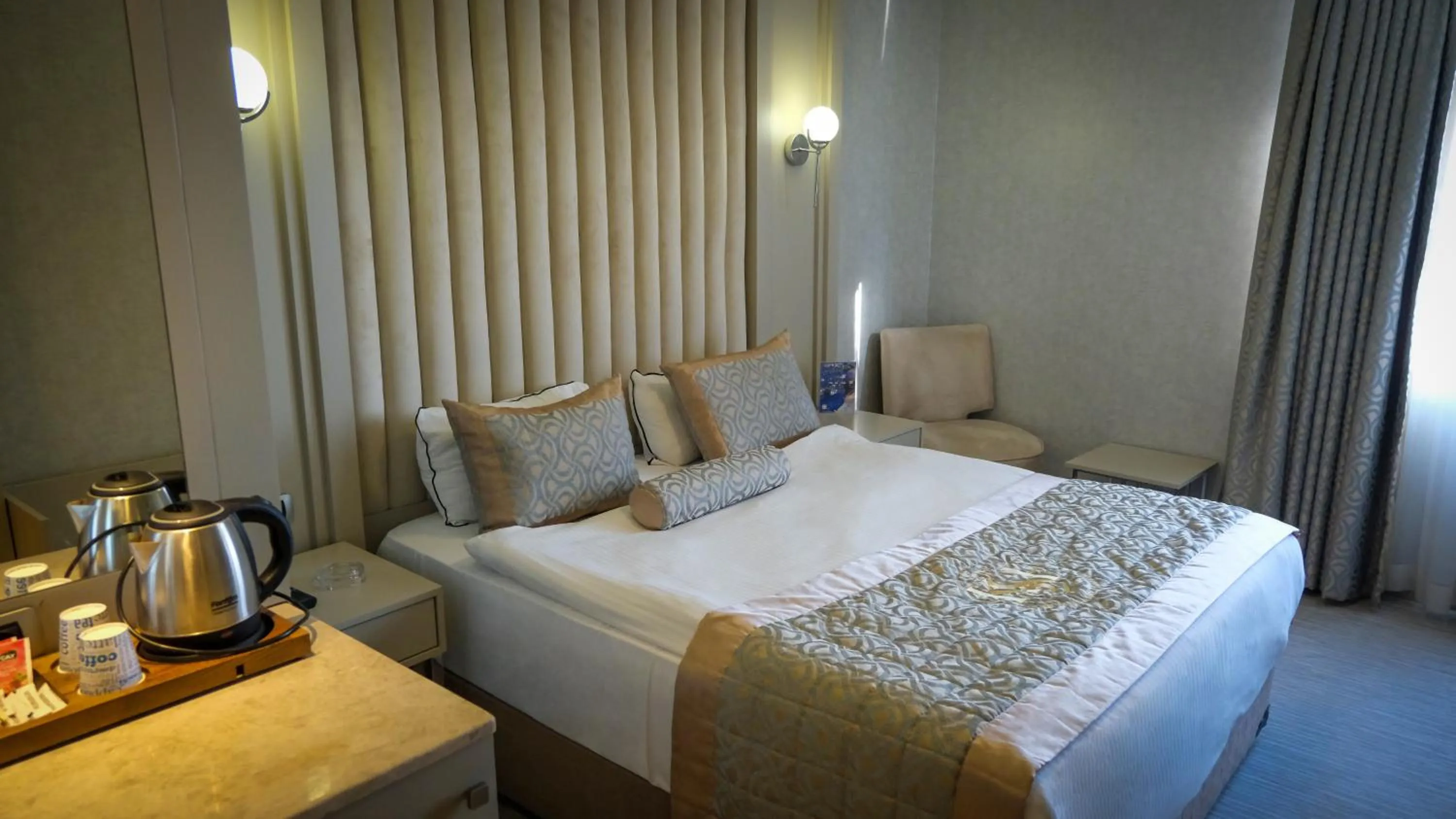 Photo of the whole room, Bed in Kervansaray Bursa City Hotel