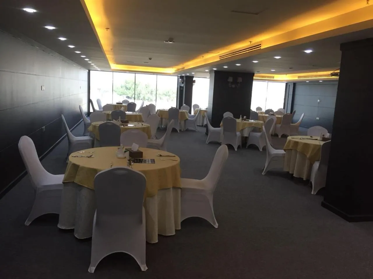 Buffet breakfast in Golden Bujari AlUlaya Hotel