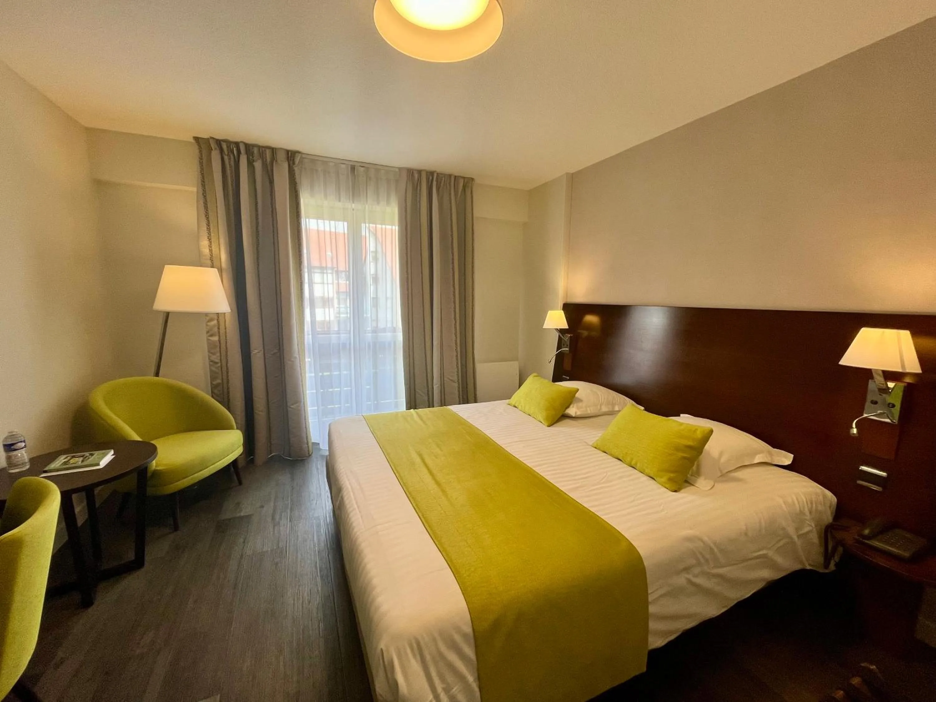 Bedroom, Bed in Hôtel Le Ménestrel