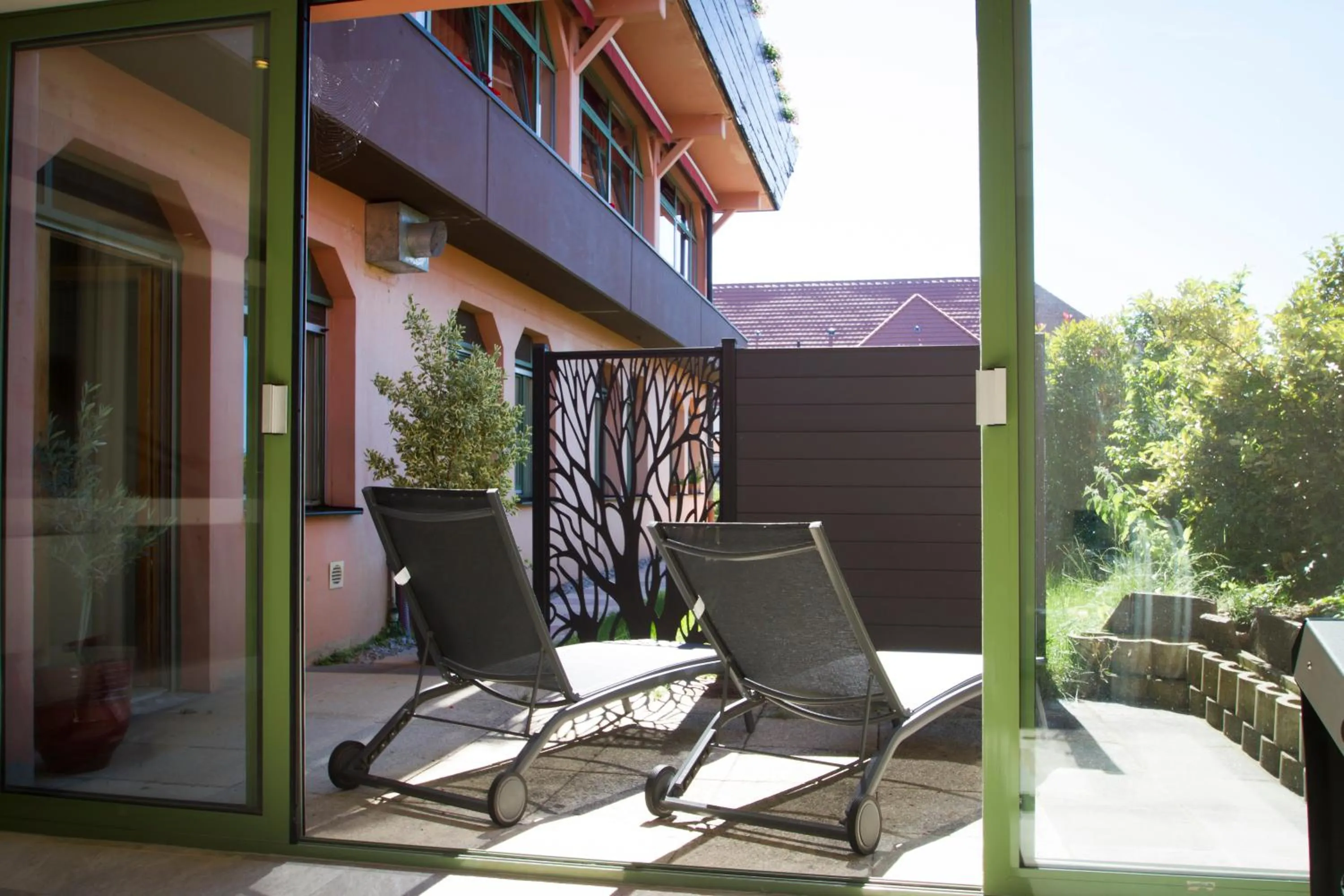Patio in Hôtel Le Ménestrel