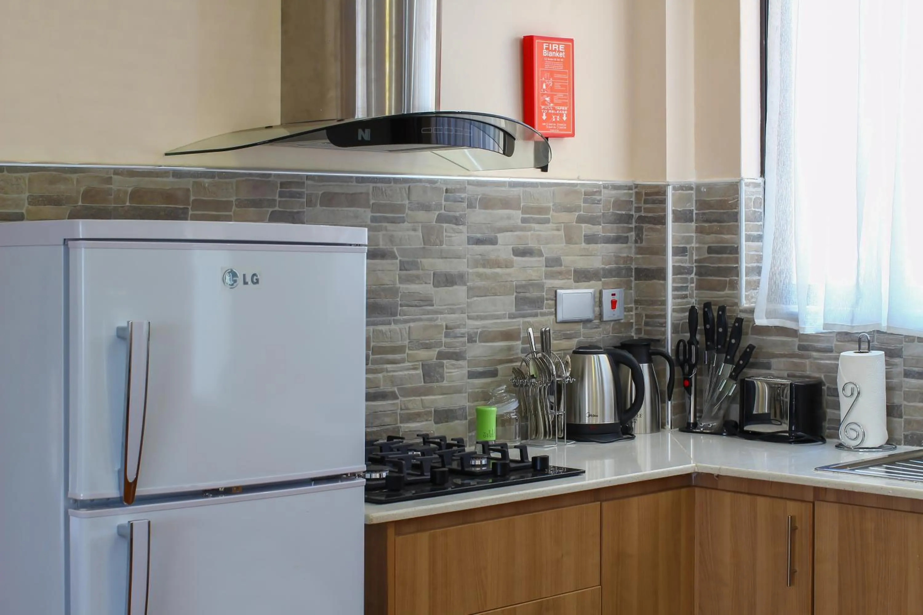 Kitchen or kitchenette in Highlands Suites Hotel Apartments