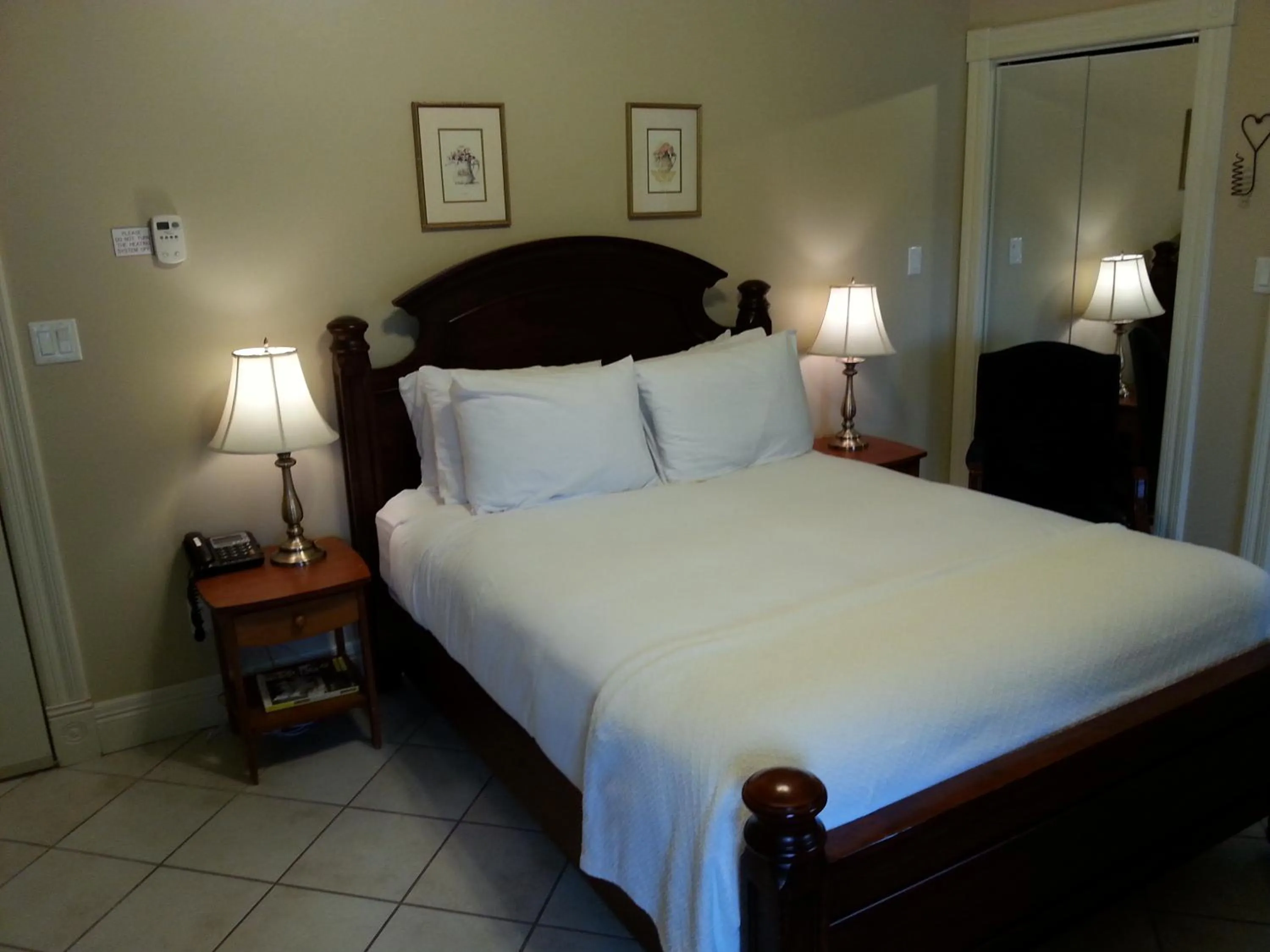 Bed in Chipman Hill Suites - Union Street