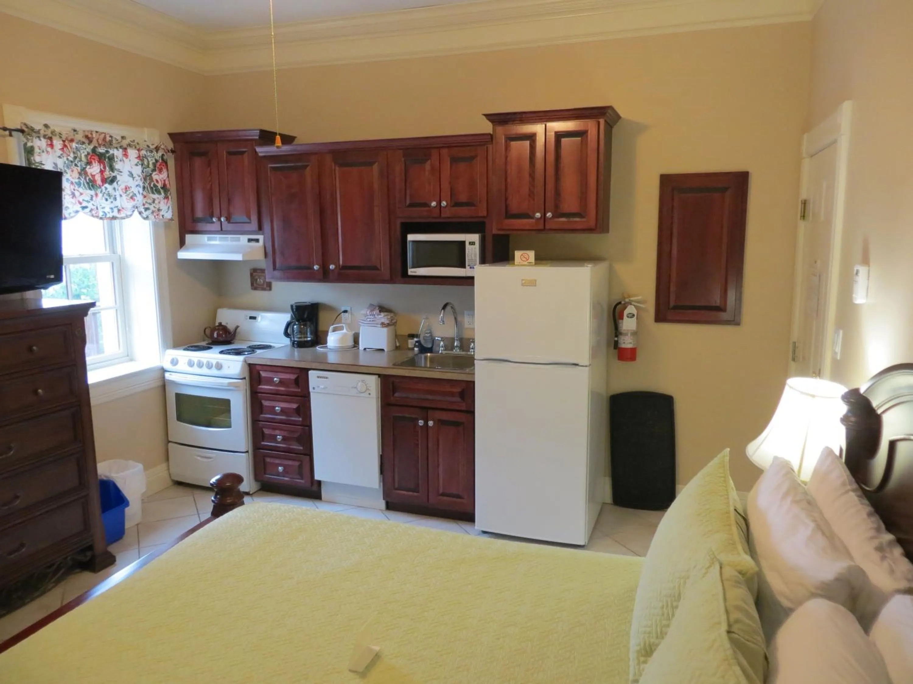 Kitchen or kitchenette in Chipman Hill Suites - Union Street