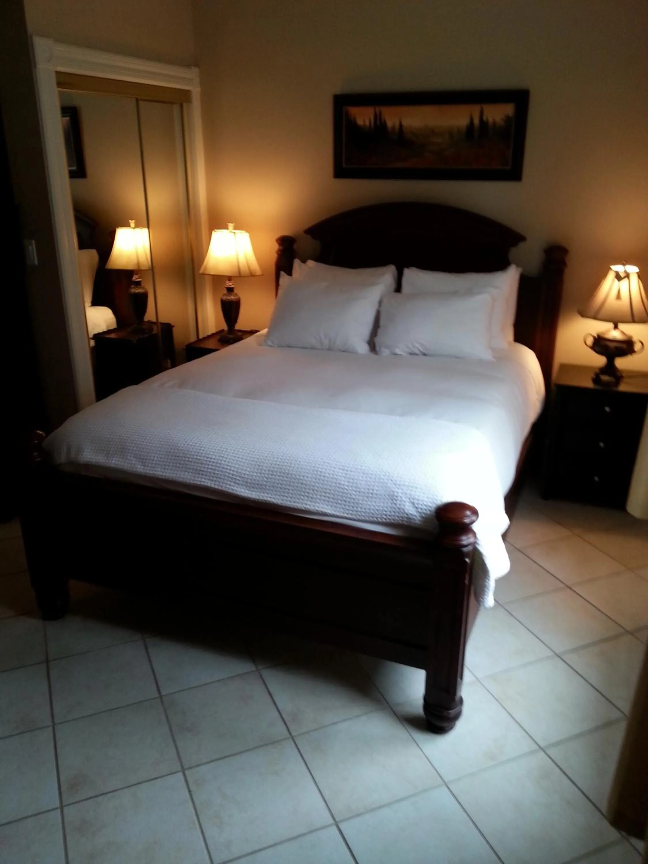 Bed in Chipman Hill Suites - Union Street