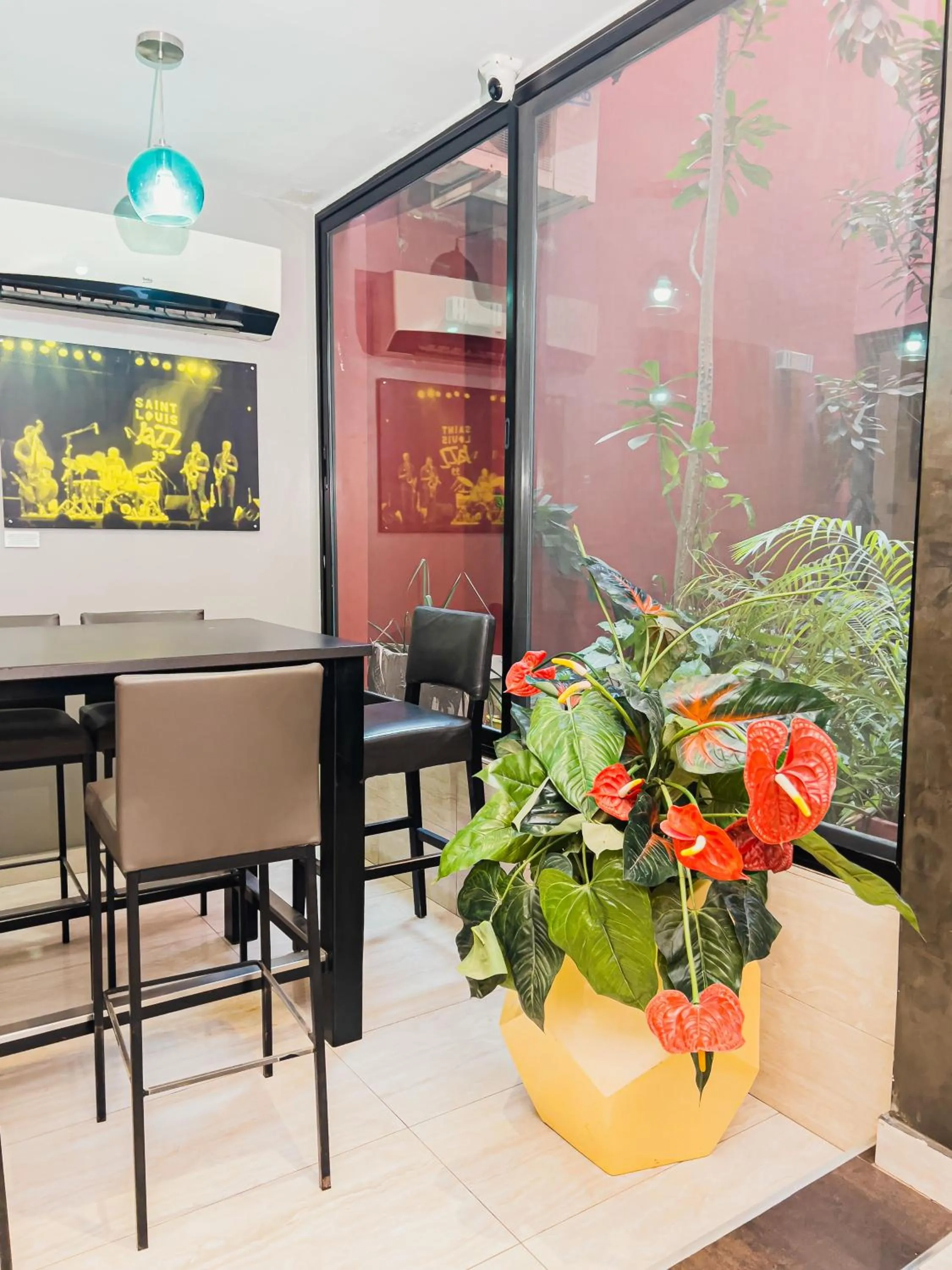 Restaurant/places to eat in Hotel VDN by Good Rade