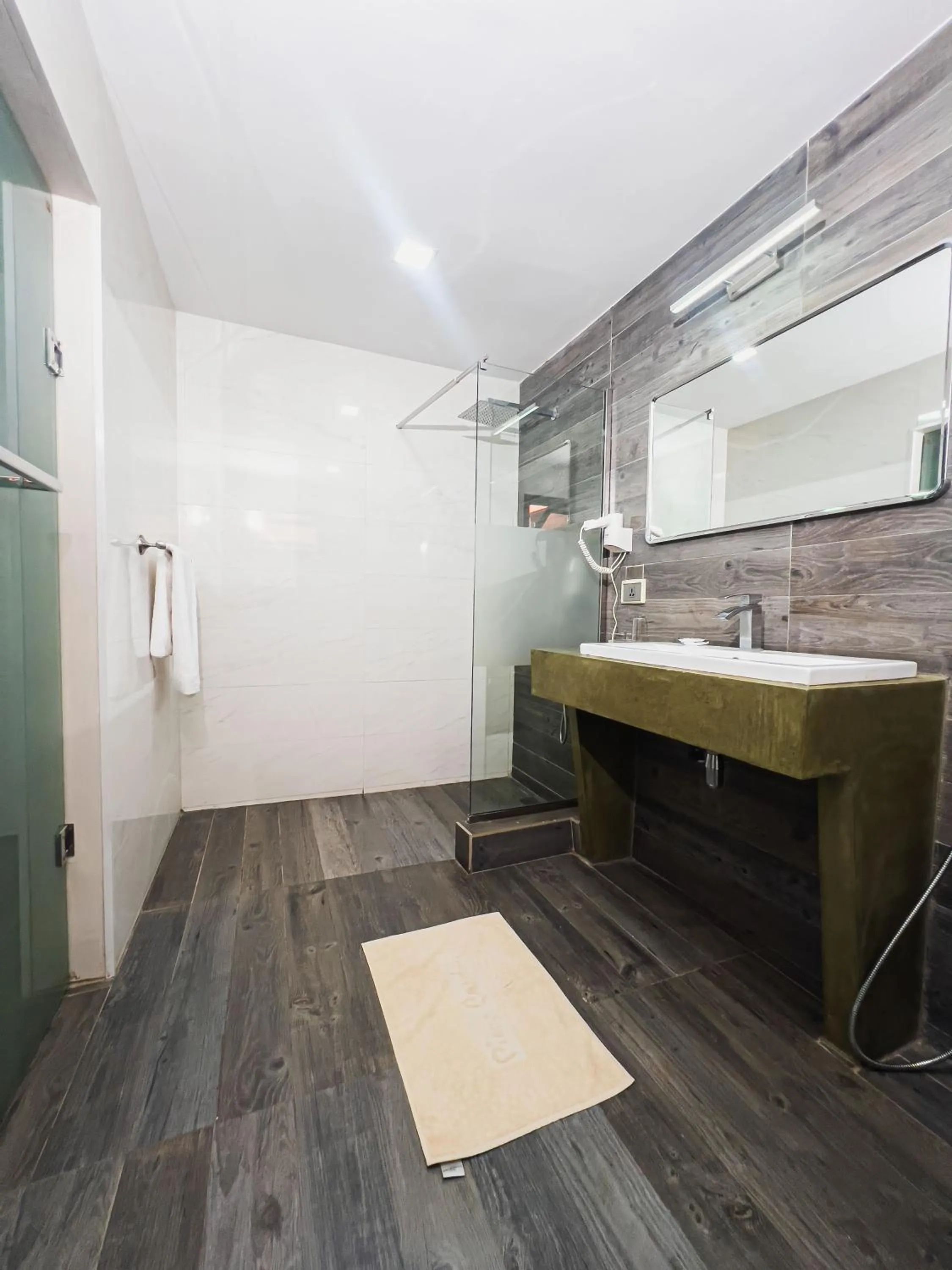 Shower in Hotel VDN by Good Rade