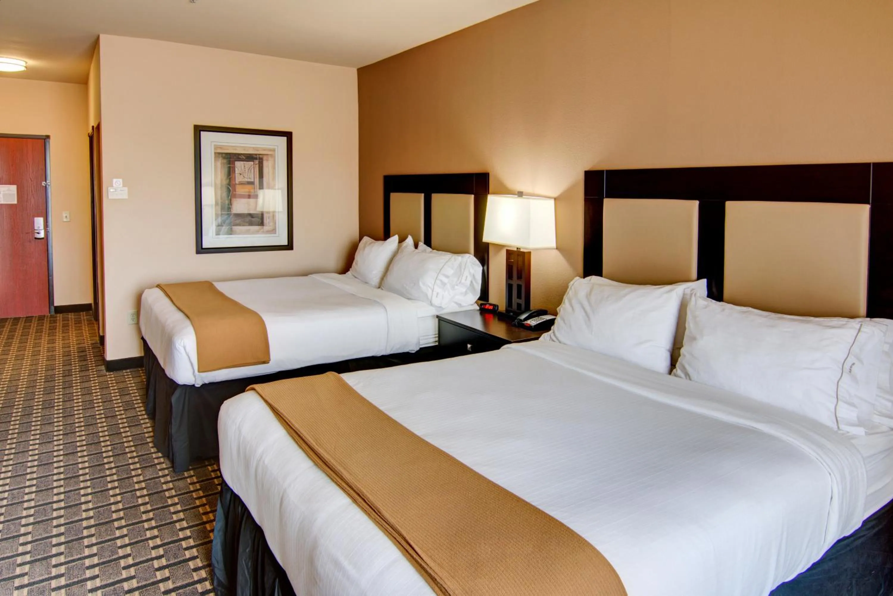 Photo of the whole room, Bed in Holiday Inn Express Hotel & Suites Paris by IHG