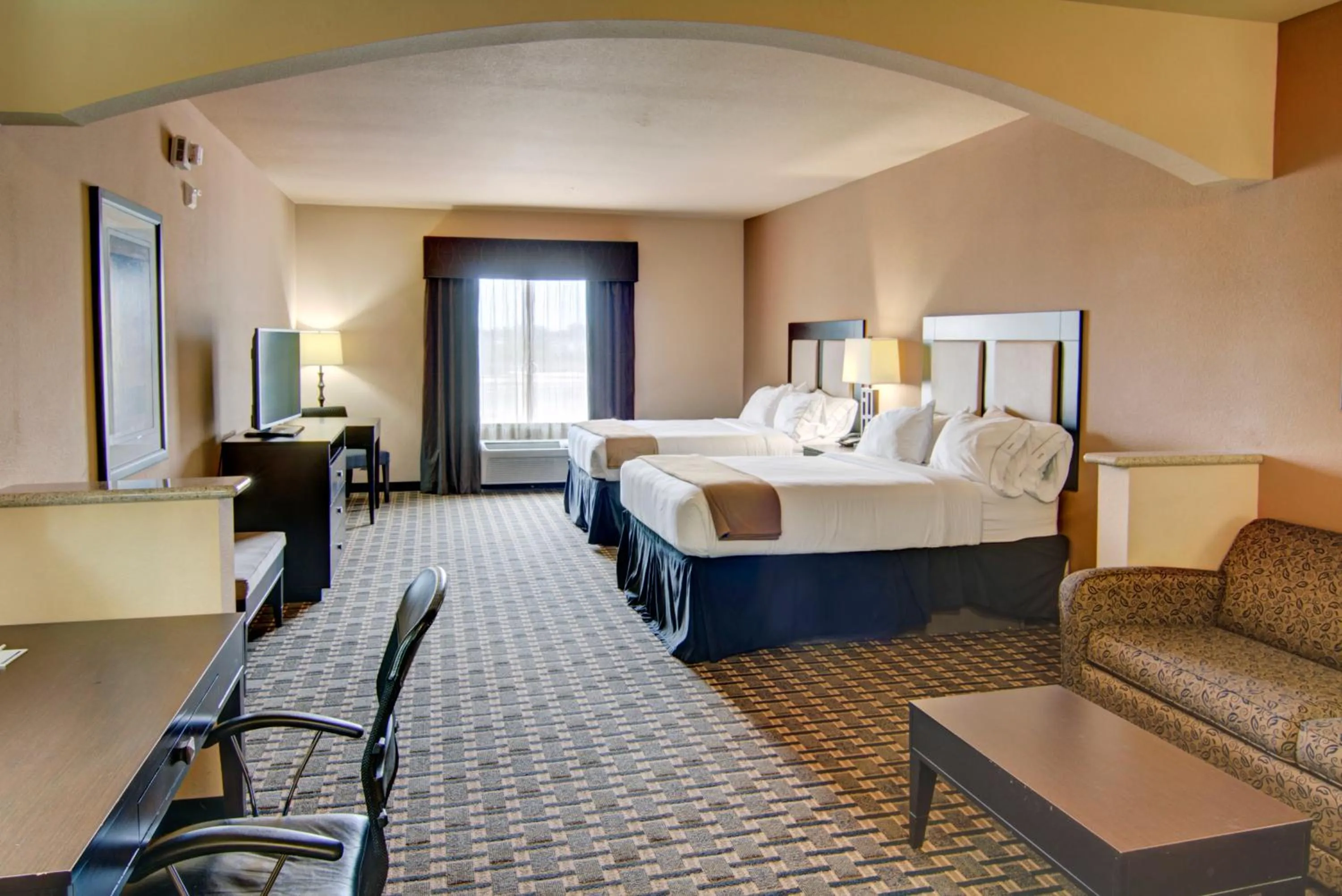 Photo of the whole room, Bed in Holiday Inn Express Hotel & Suites Paris by IHG