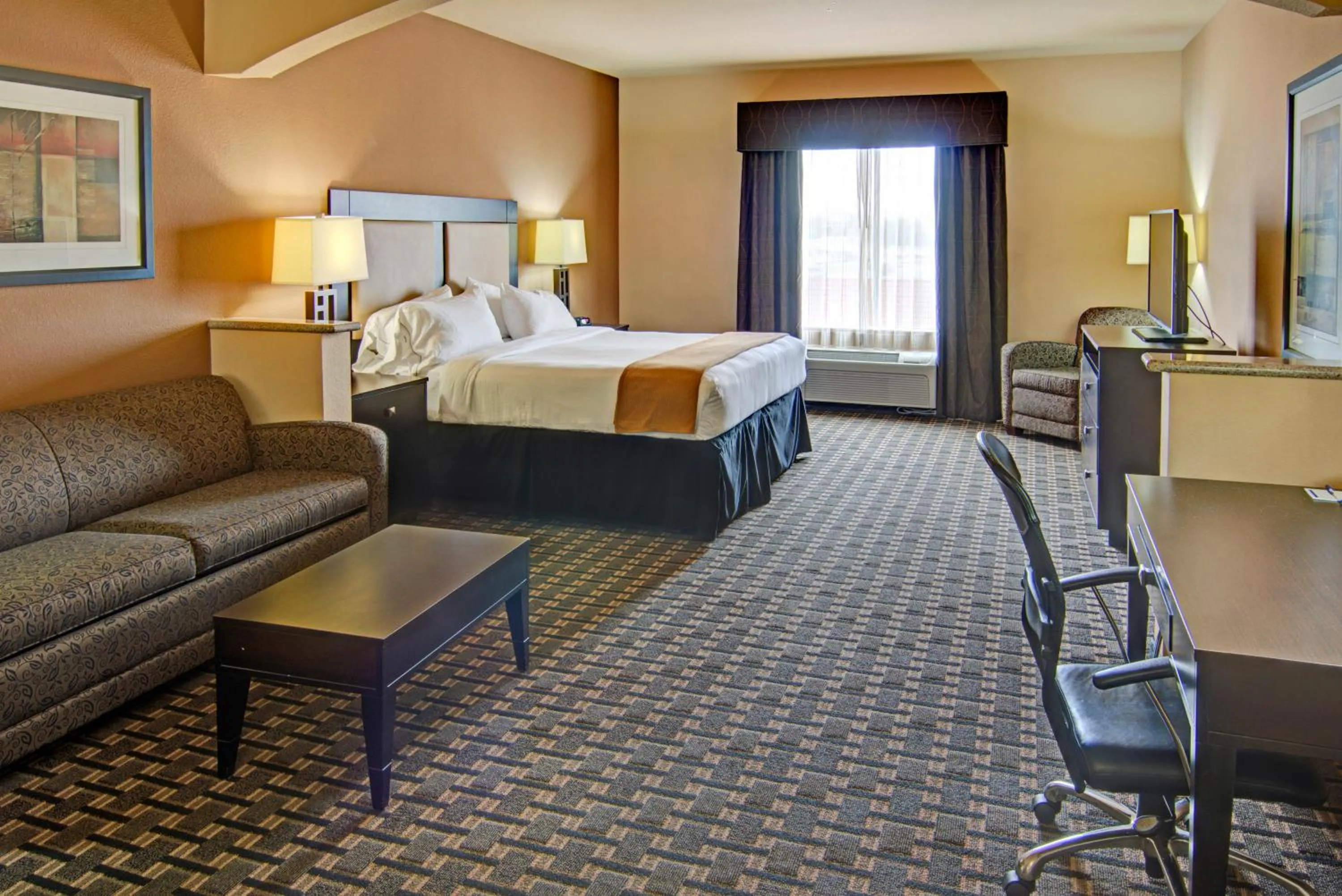 Photo of the whole room, Bed in Holiday Inn Express Hotel & Suites Paris by IHG