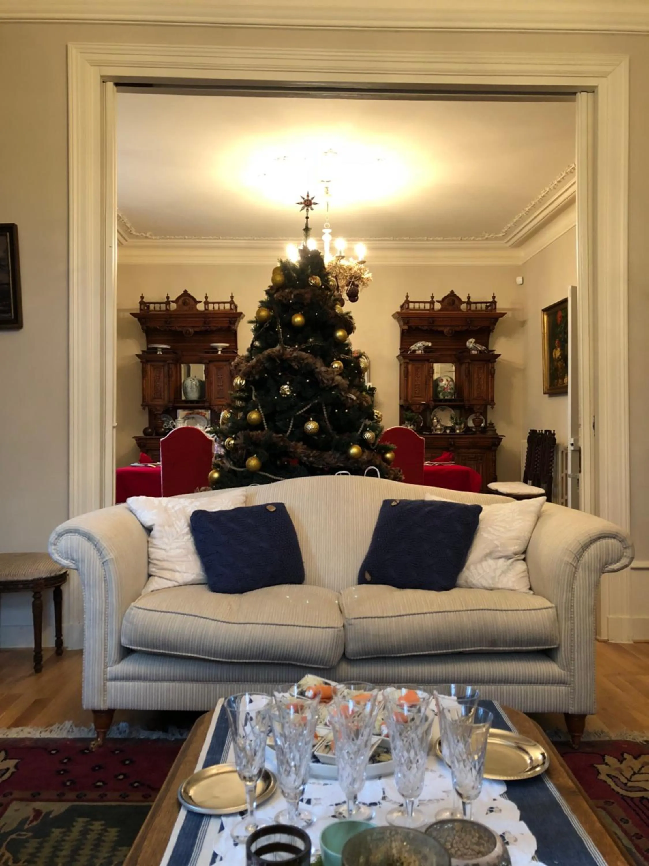 Communal lounge/ TV room in Manoir la Rumillette