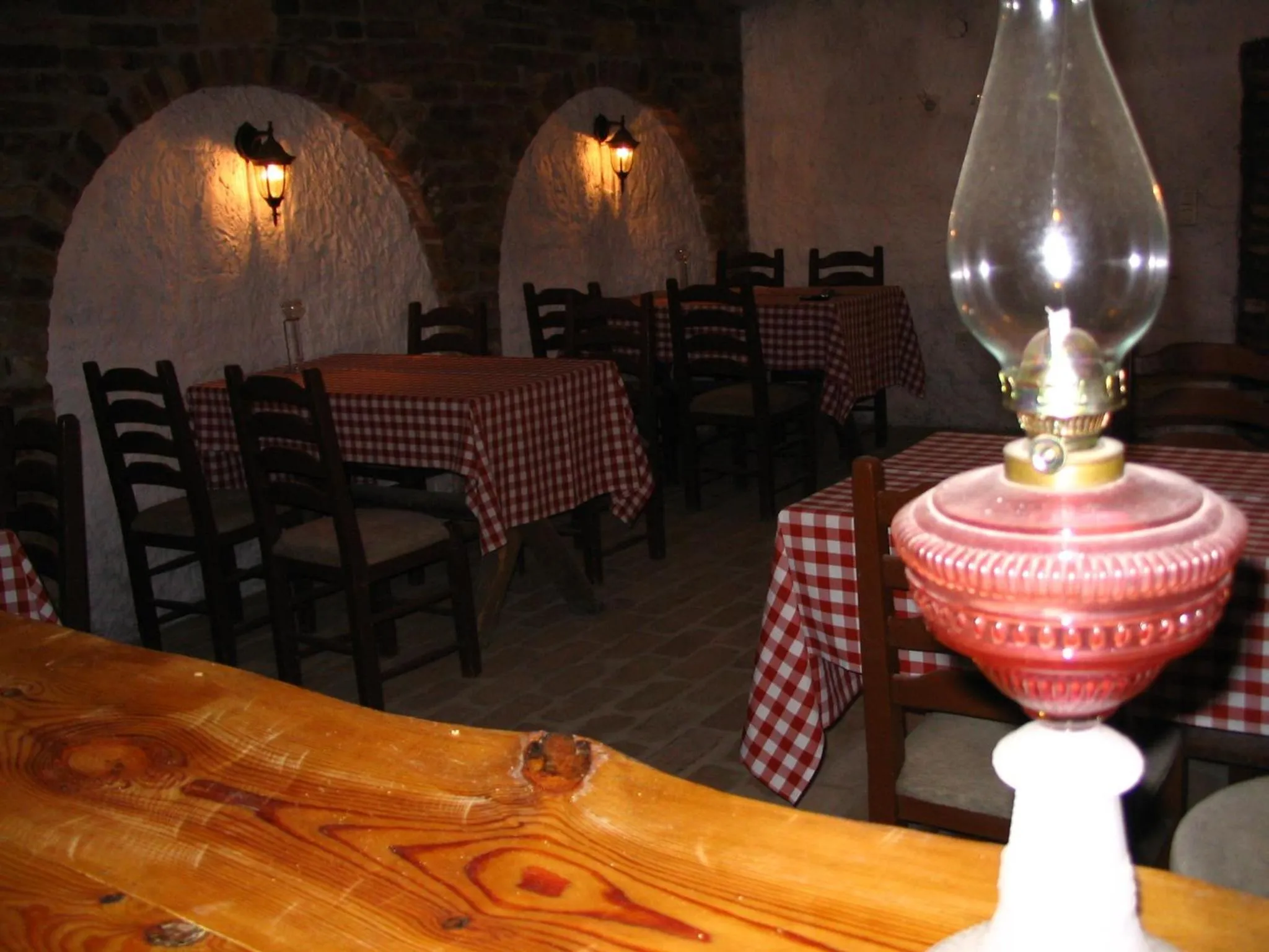 Restaurant/places to eat in Halász Airport Panzio