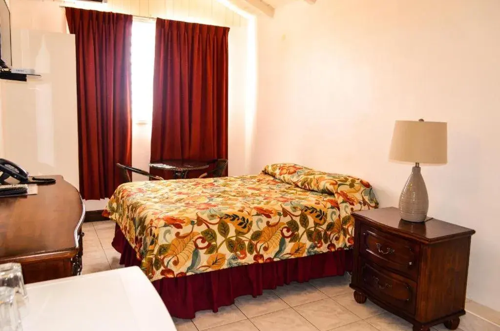 Double Room - single occupancy - Disability Access in Fantastic Hotel Double Room - single occupancy - Disability Access in Fantastic Hotel