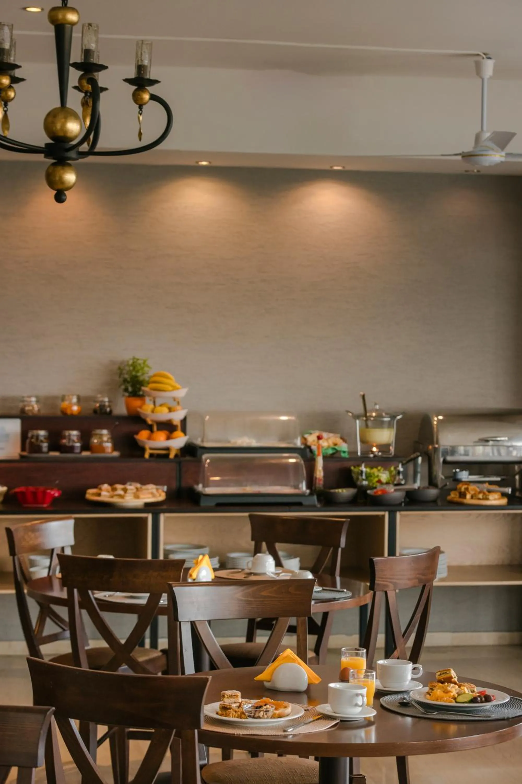 Restaurant/places to eat in Niki Beach Hotel