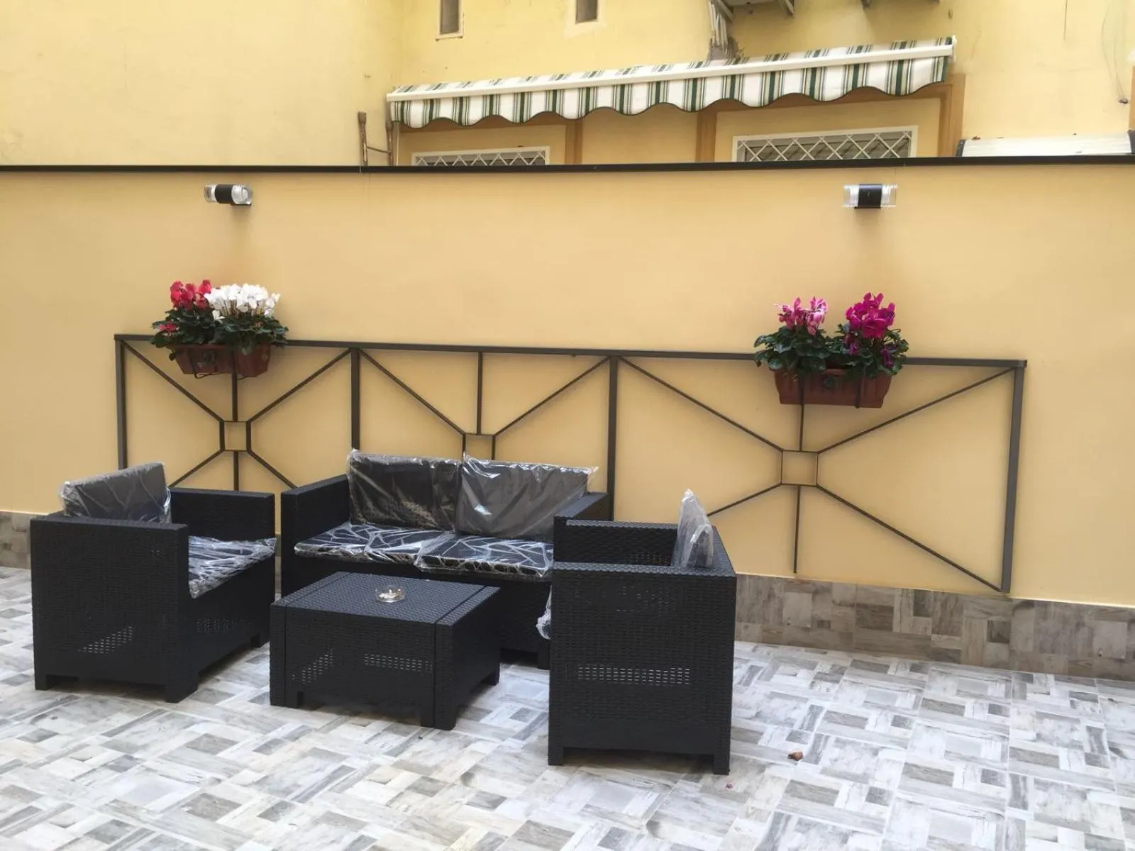 MB95 - Mezzocannone Luxurious Bed&Breakfast