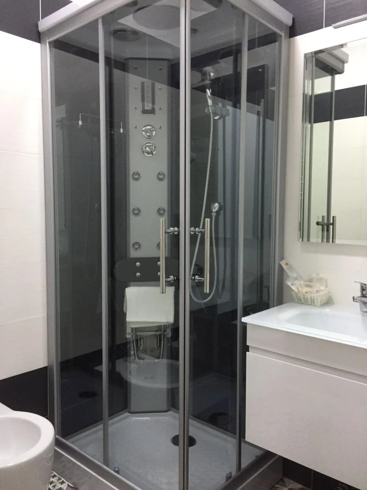 MB95 - Mezzocannone Luxurious Bed&Breakfast