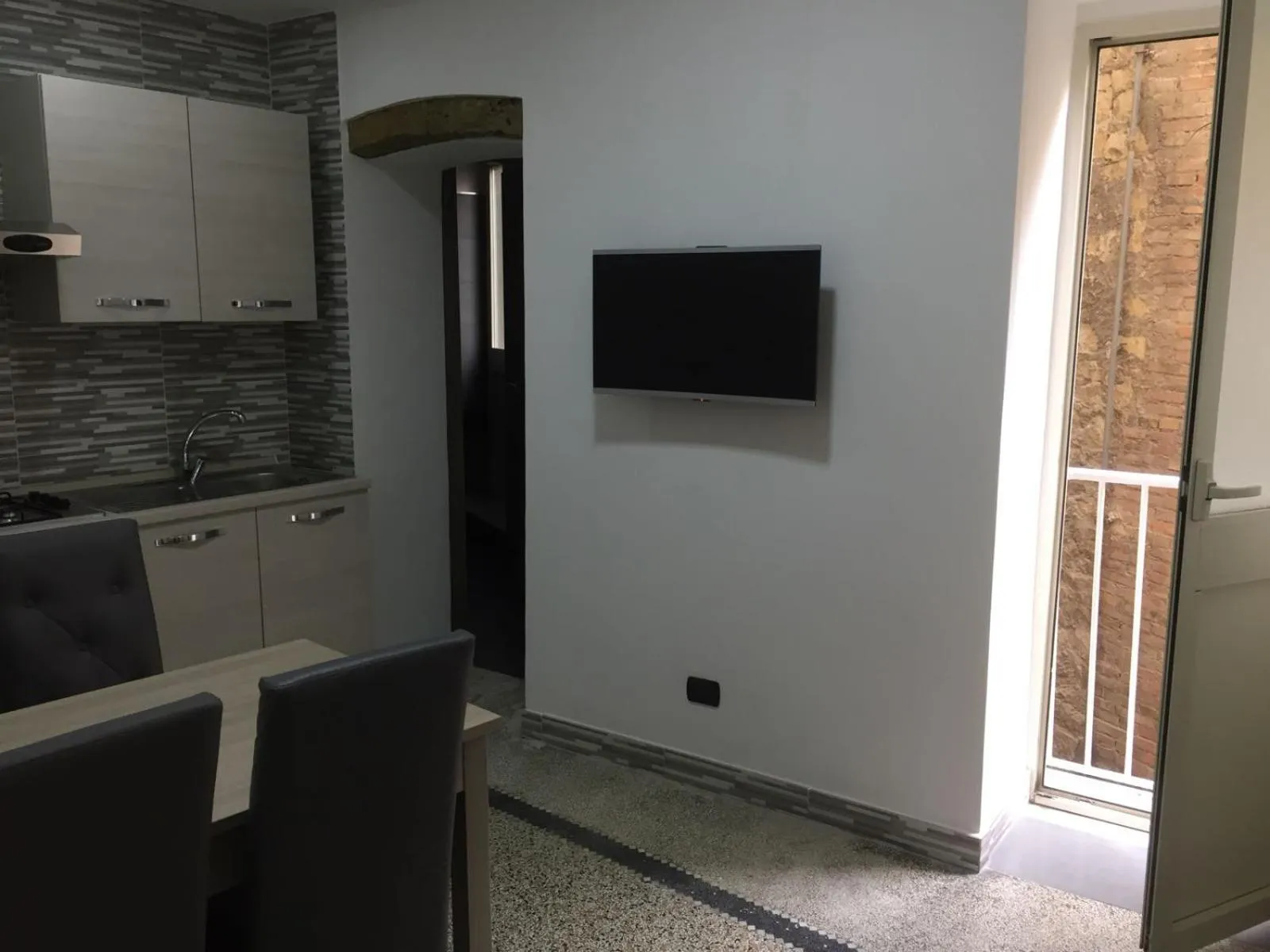 Kitchen or kitchenette in MB95 - Mezzocannone Luxurious Bed&Breakfast