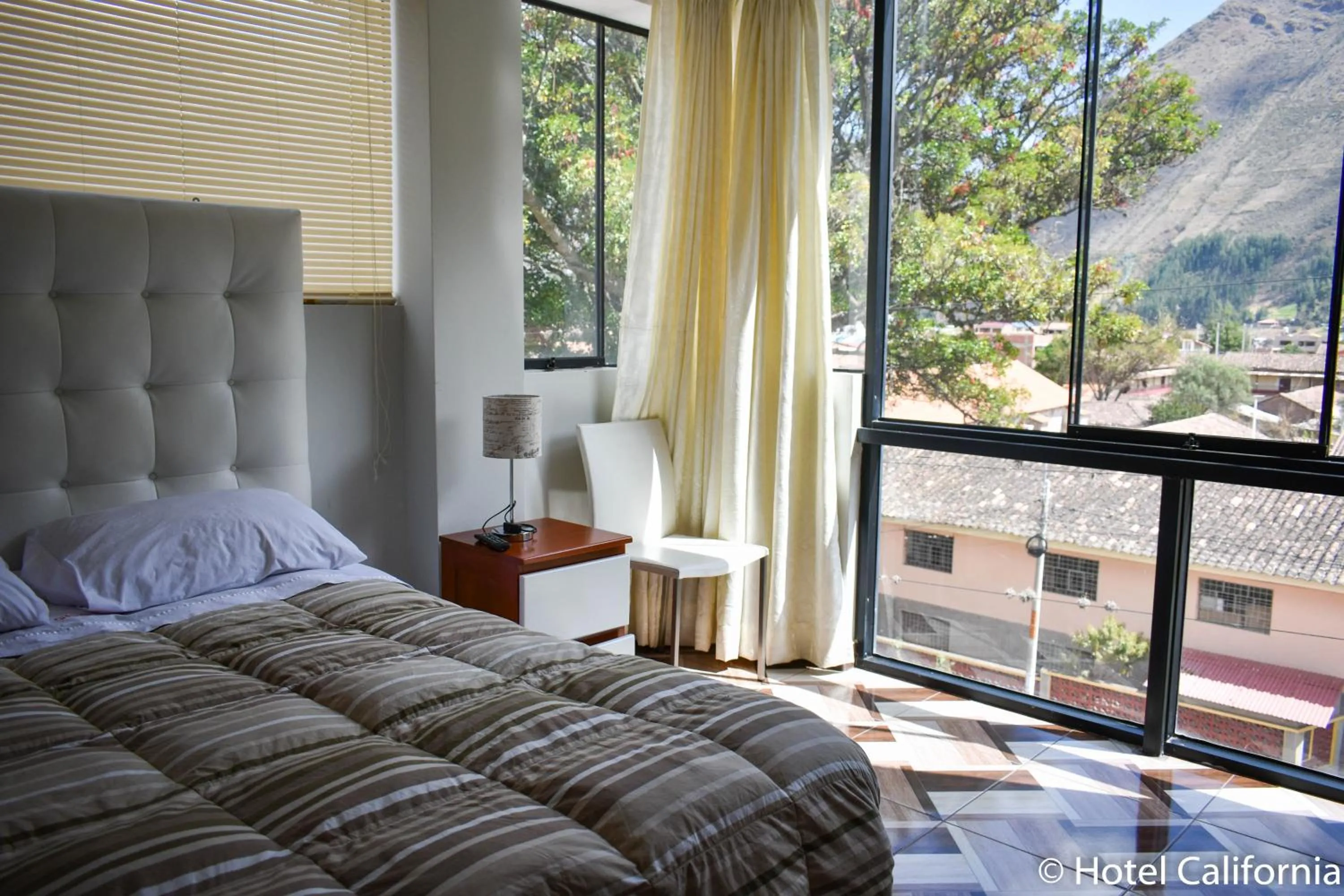 Bedroom, Bed in Hotel California Calca