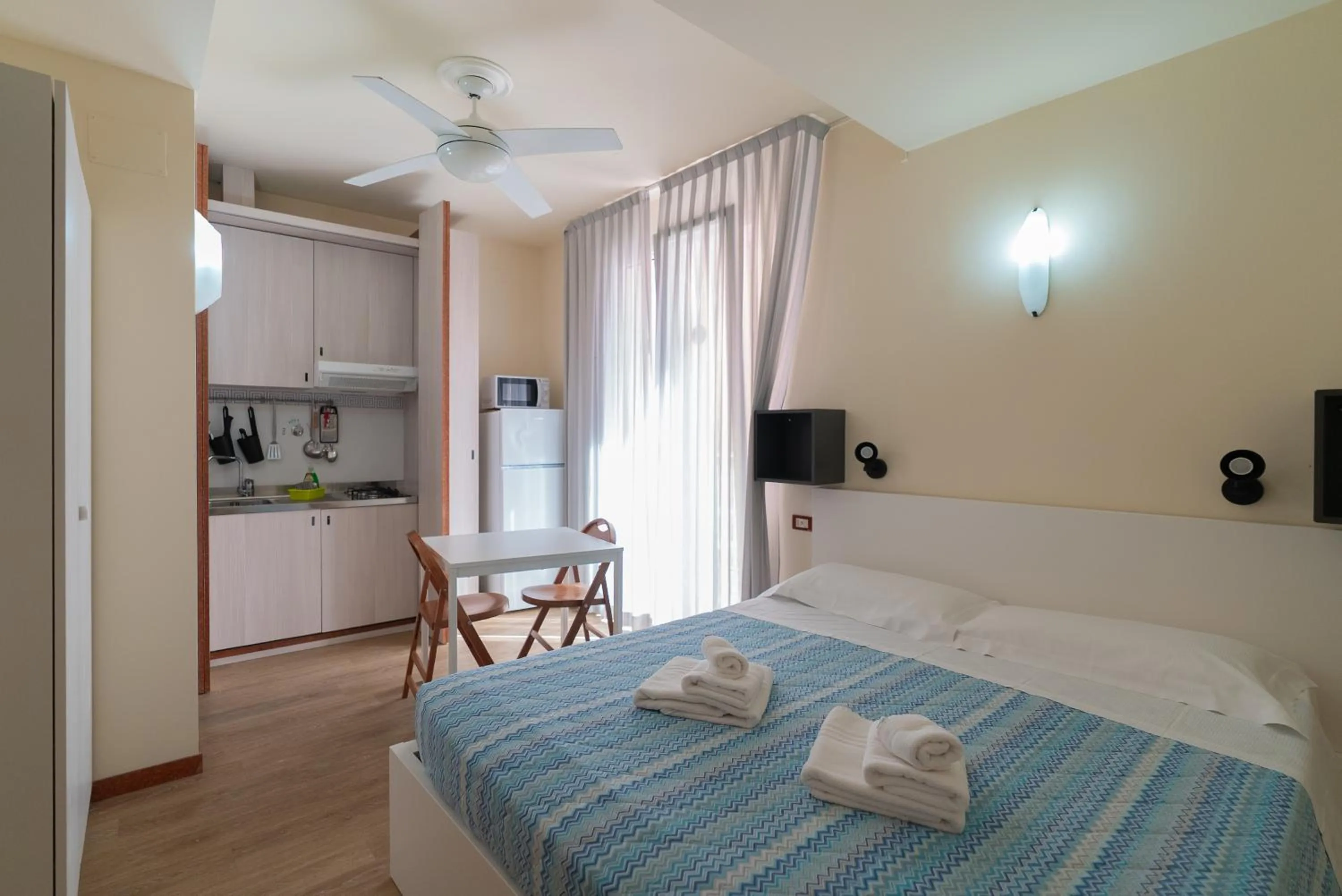 Kitchen or kitchenette, Bed in Residence Rosa