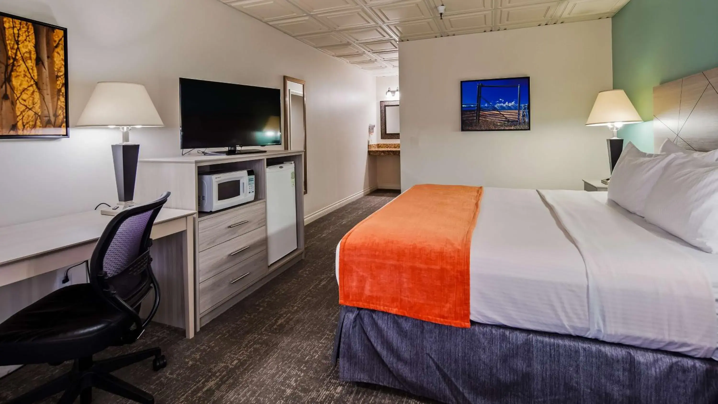 King Room with Bath Tub - Mobility Accessible/Non-Smoking in Best Western Inn Tooele King Room with Bath Tub - Mobility Accessible/Non-Smoking in Best Western Inn Tooele