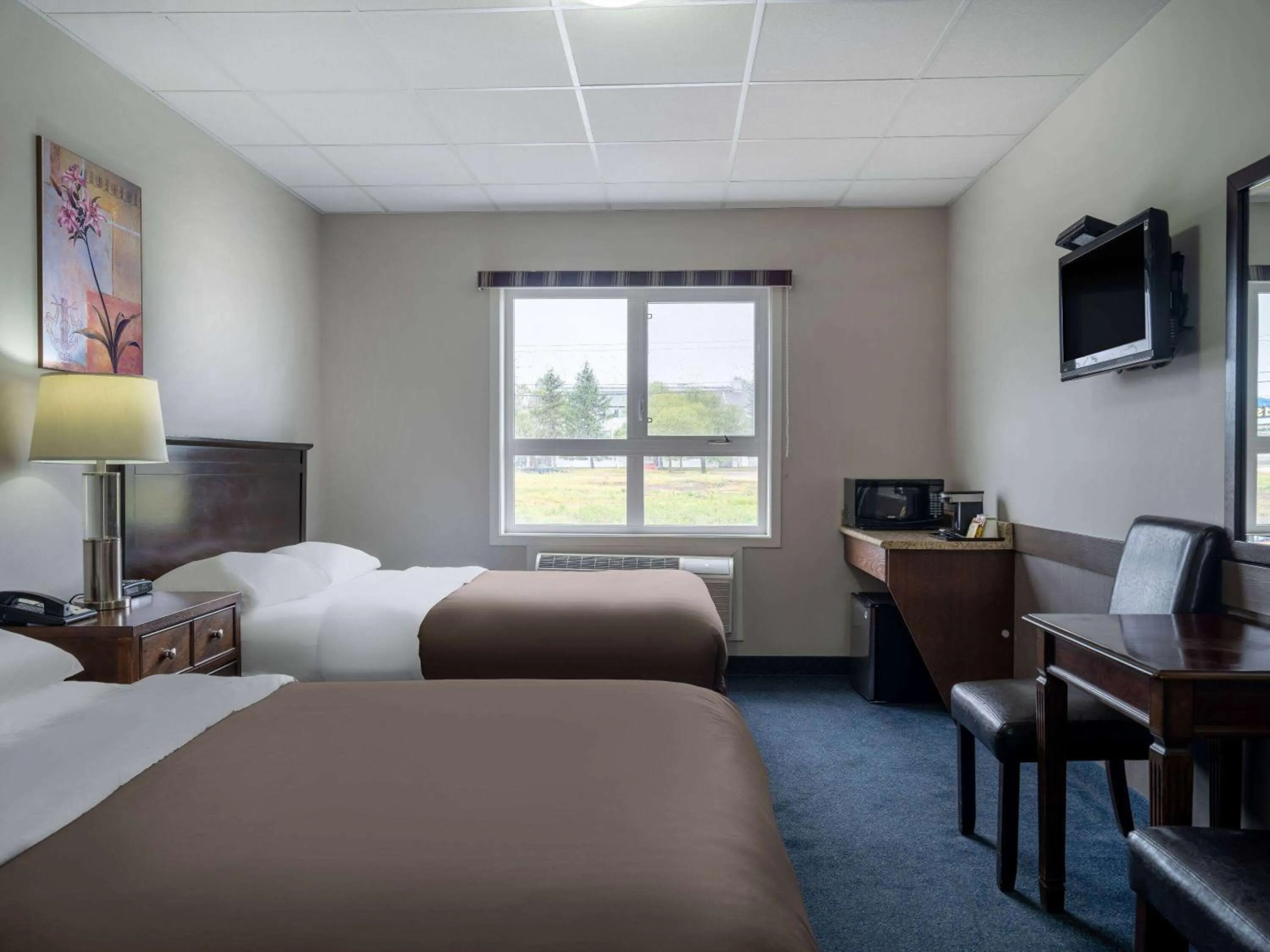 Photo of the whole room, Bed in Travelodge by Wyndham Wetaskiwin
