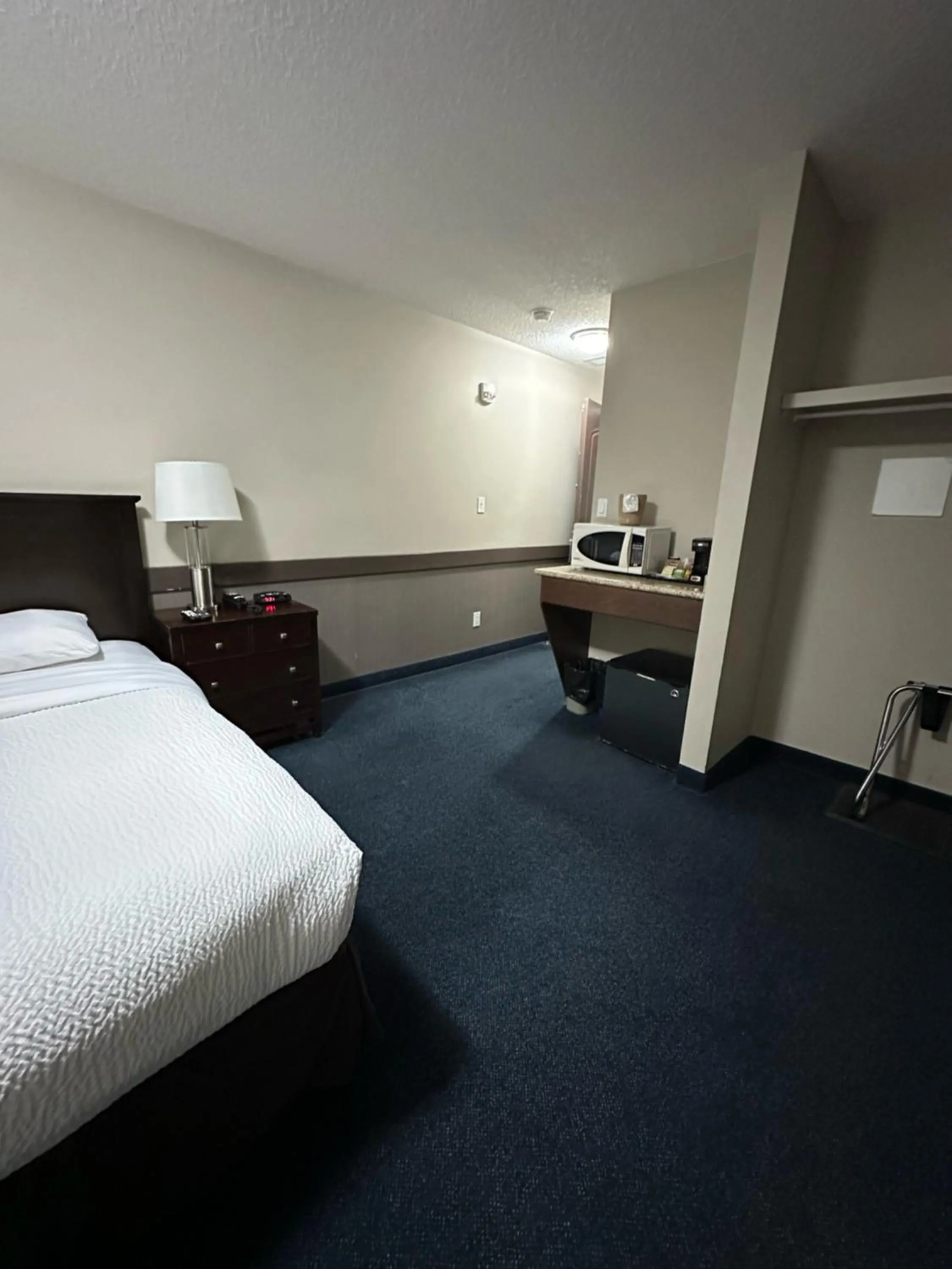 Bed in Travelodge by Wyndham Wetaskiwin