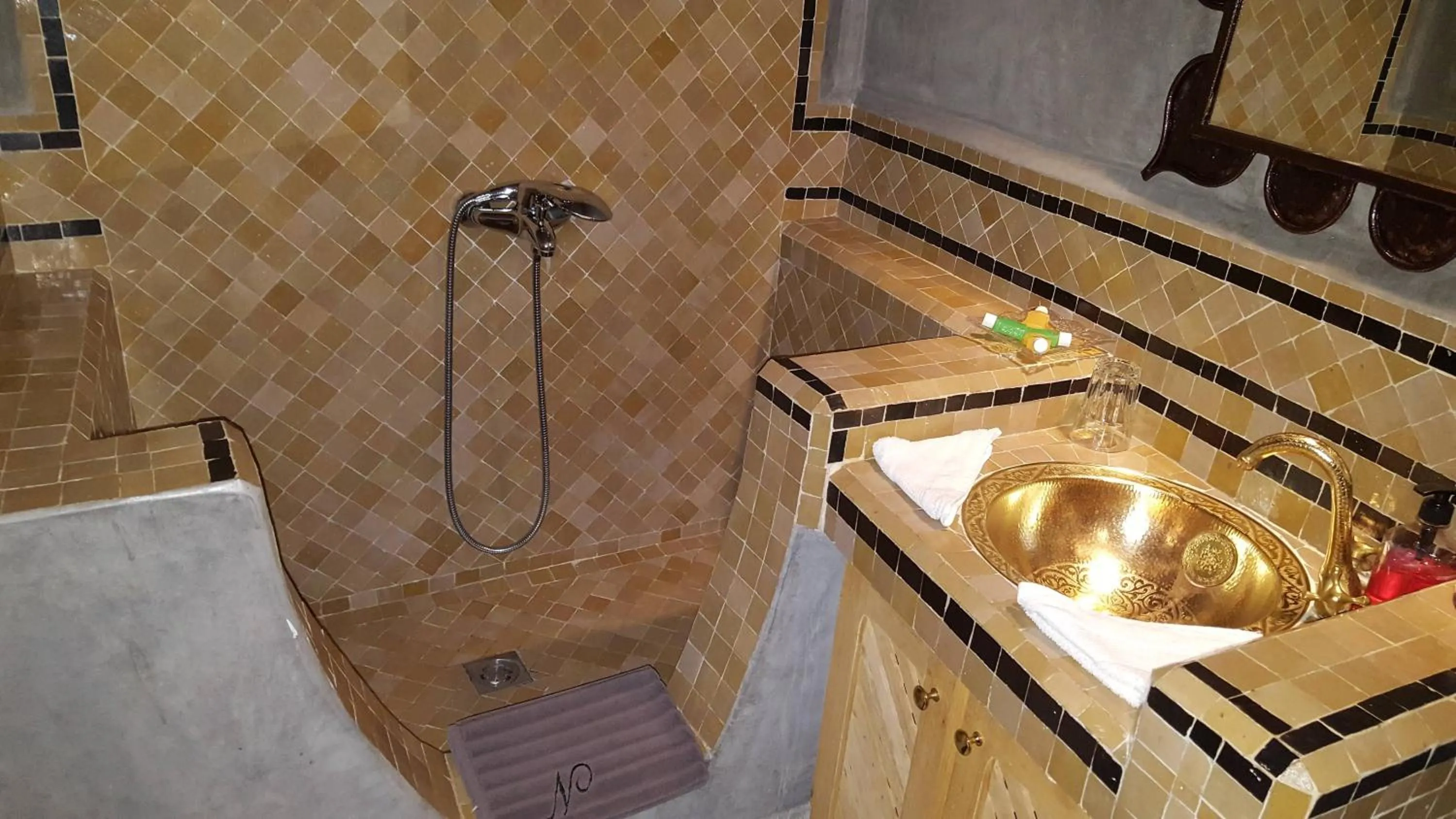 Bathroom in Dar Nour Fes