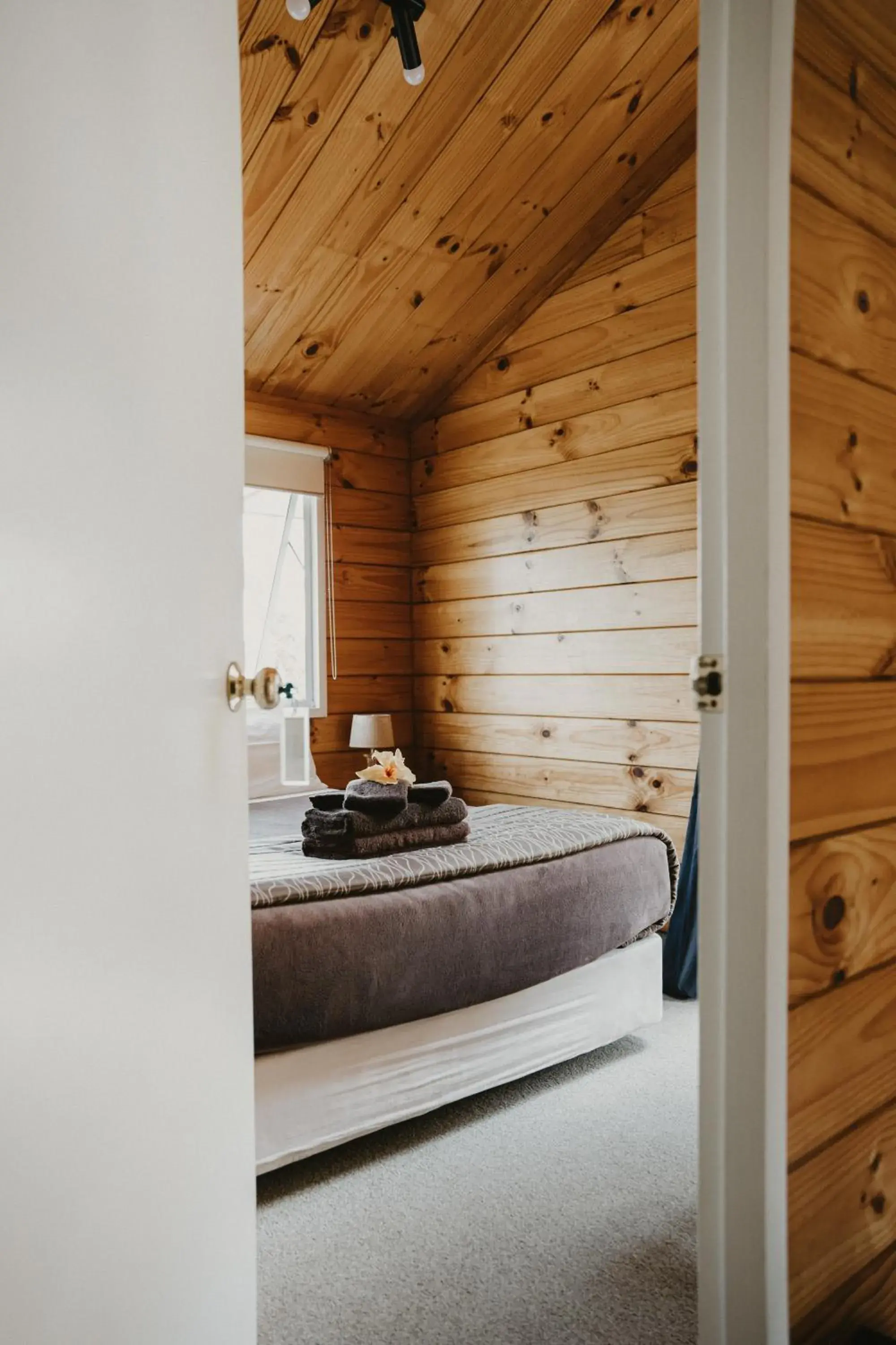 Double Room in Tatahi Cove Back Packer Double Room in Tatahi Cove Back Packer