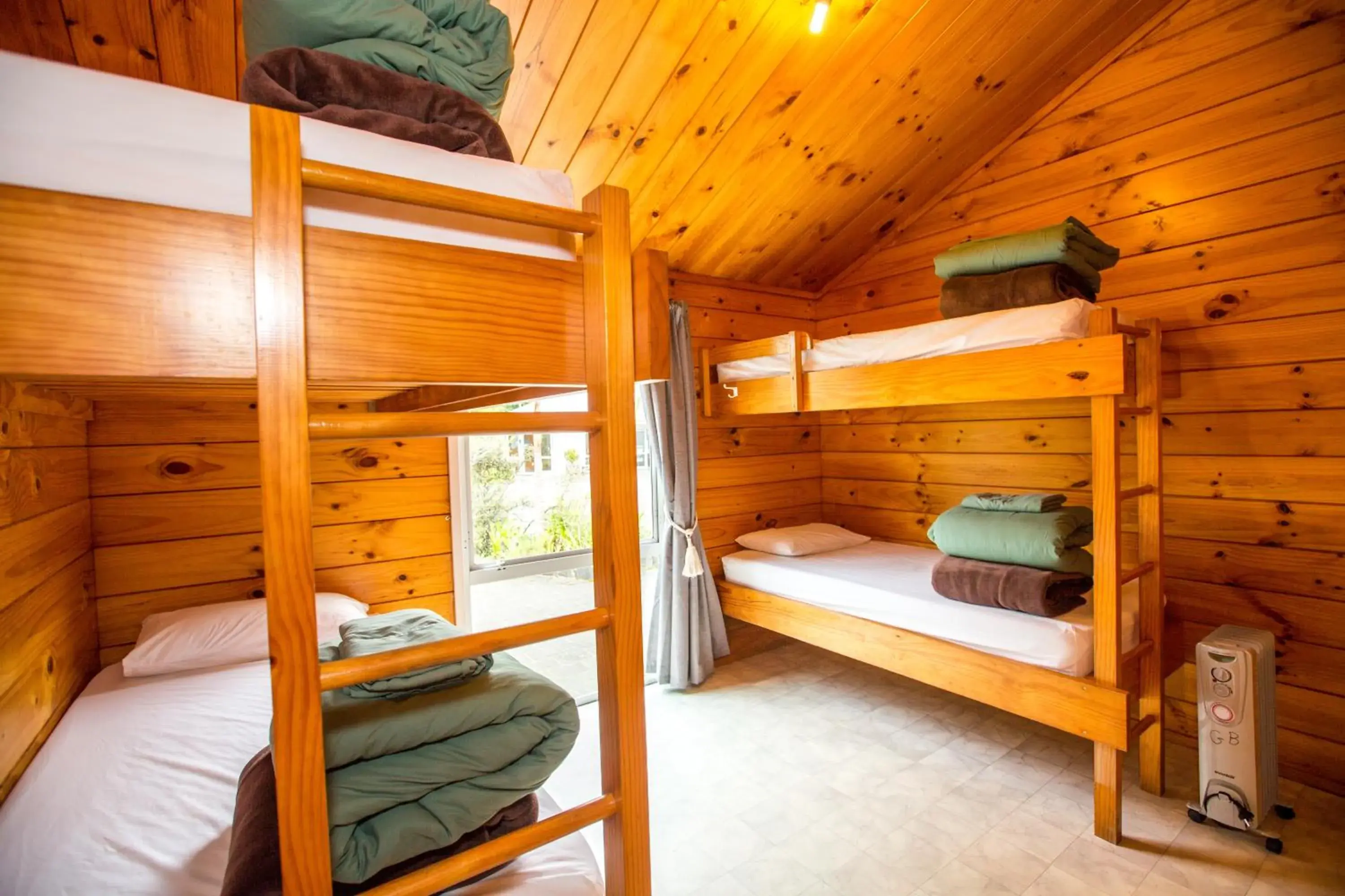 Standard Quadruple Room in Tatahi Cove Back Packer Standard Quadruple Room in Tatahi Cove Back Packer