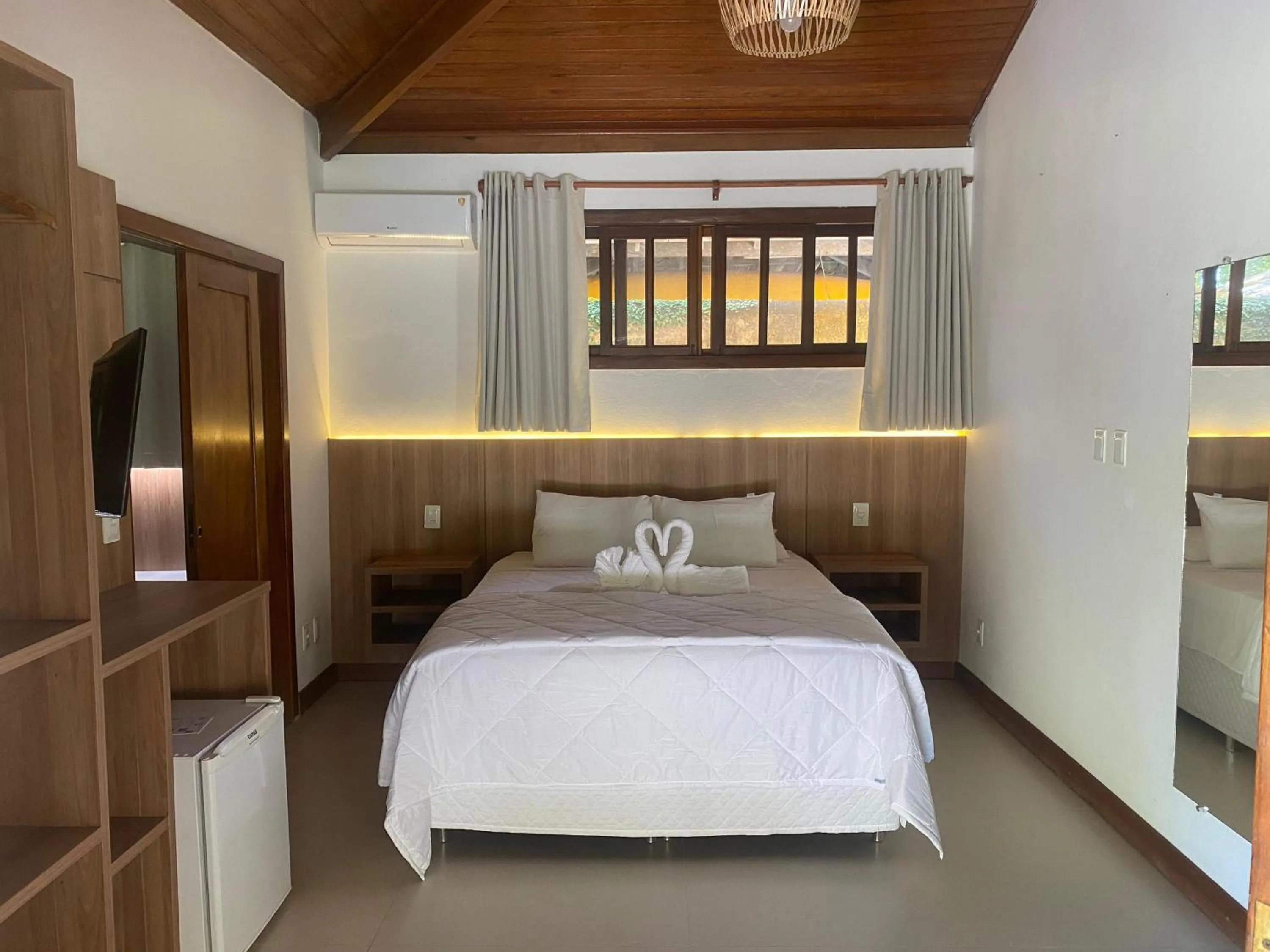 Photo of the whole room, Bed in Pousada Porto da Barra