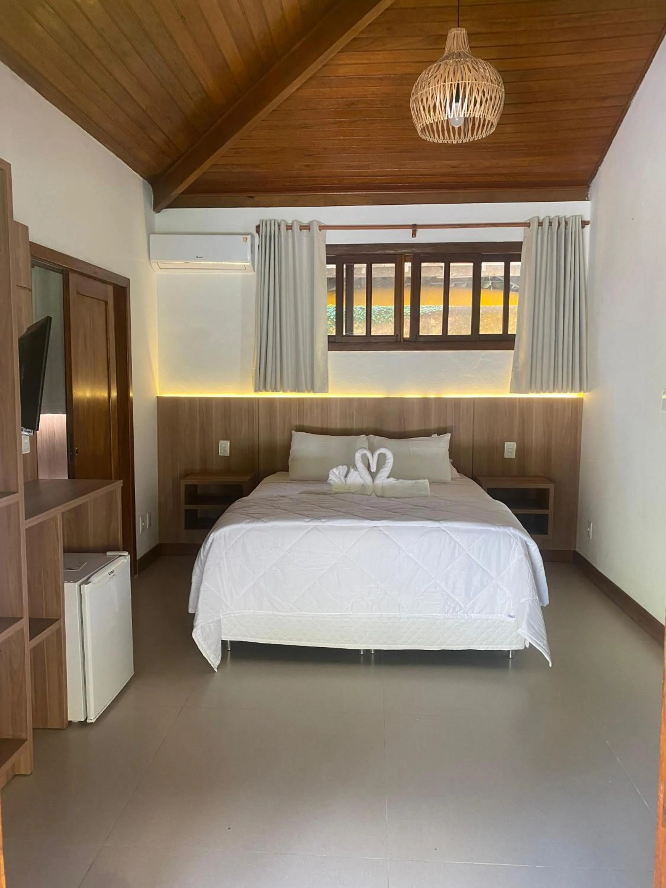 Photo of the whole room, Bed in Pousada Porto da Barra