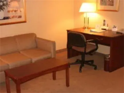 King Suite with Spa Bath in Maron Hotel & Suites King Suite with Spa Bath in Maron Hotel & Suites