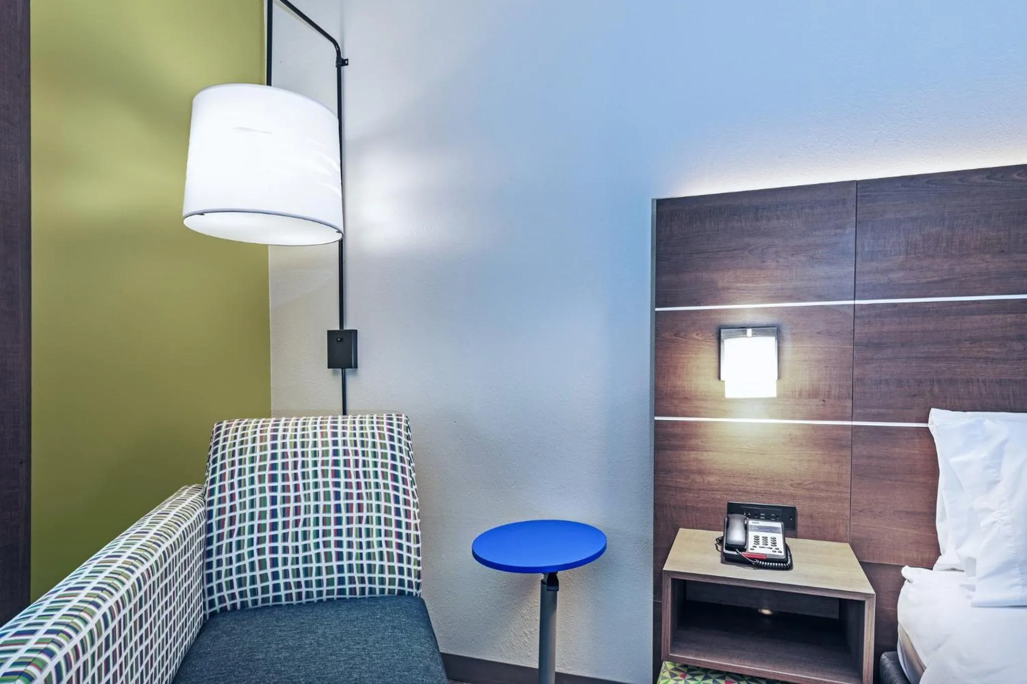 Photo of the whole room, Bed in Holiday Inn Express & Suites Sulphur - Lake Charles by IHG