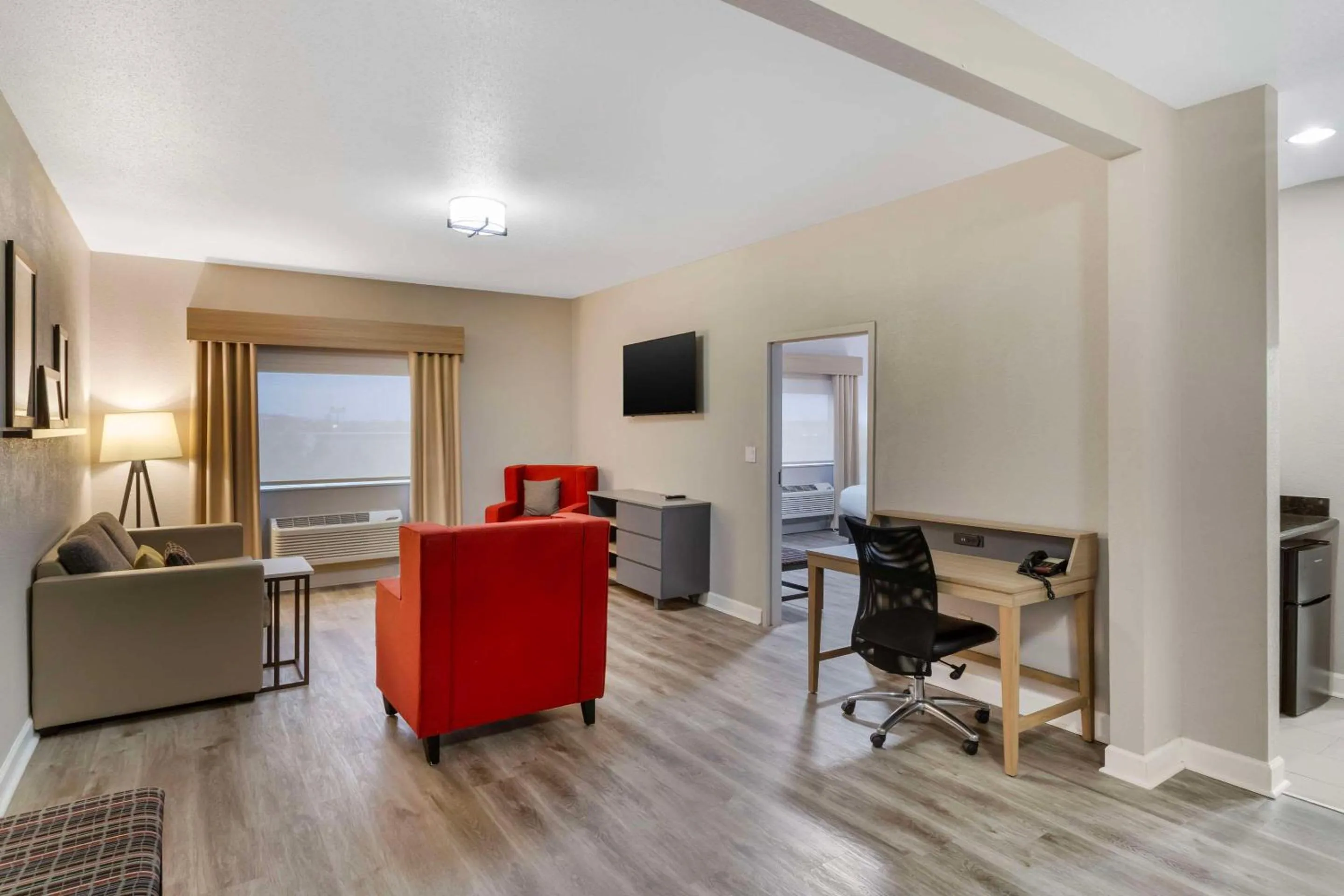 Bedroom in Comfort Suites Shenandoah-The Woodlands