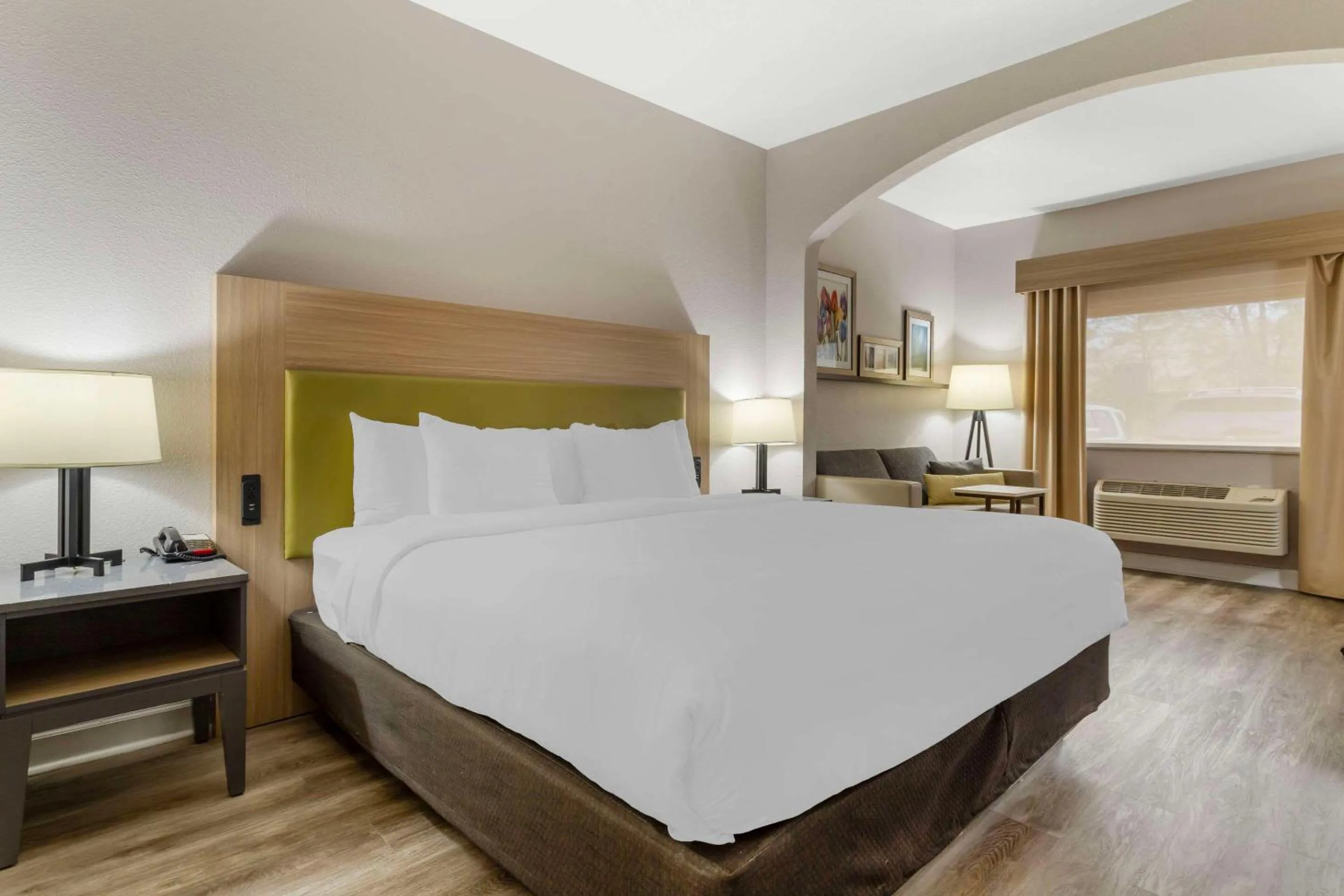 Bedroom, Bed in Comfort Suites Shenandoah-The Woodlands