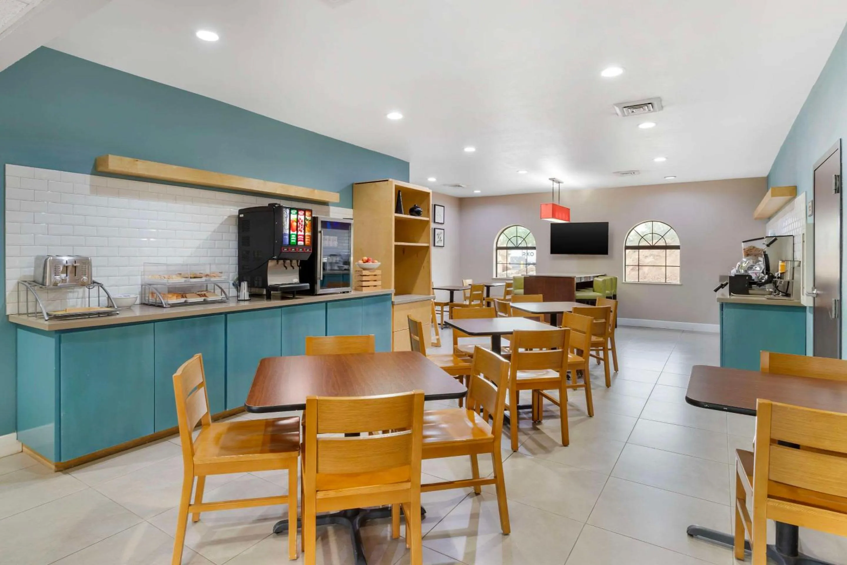 Breakfast in Comfort Suites Shenandoah-The Woodlands