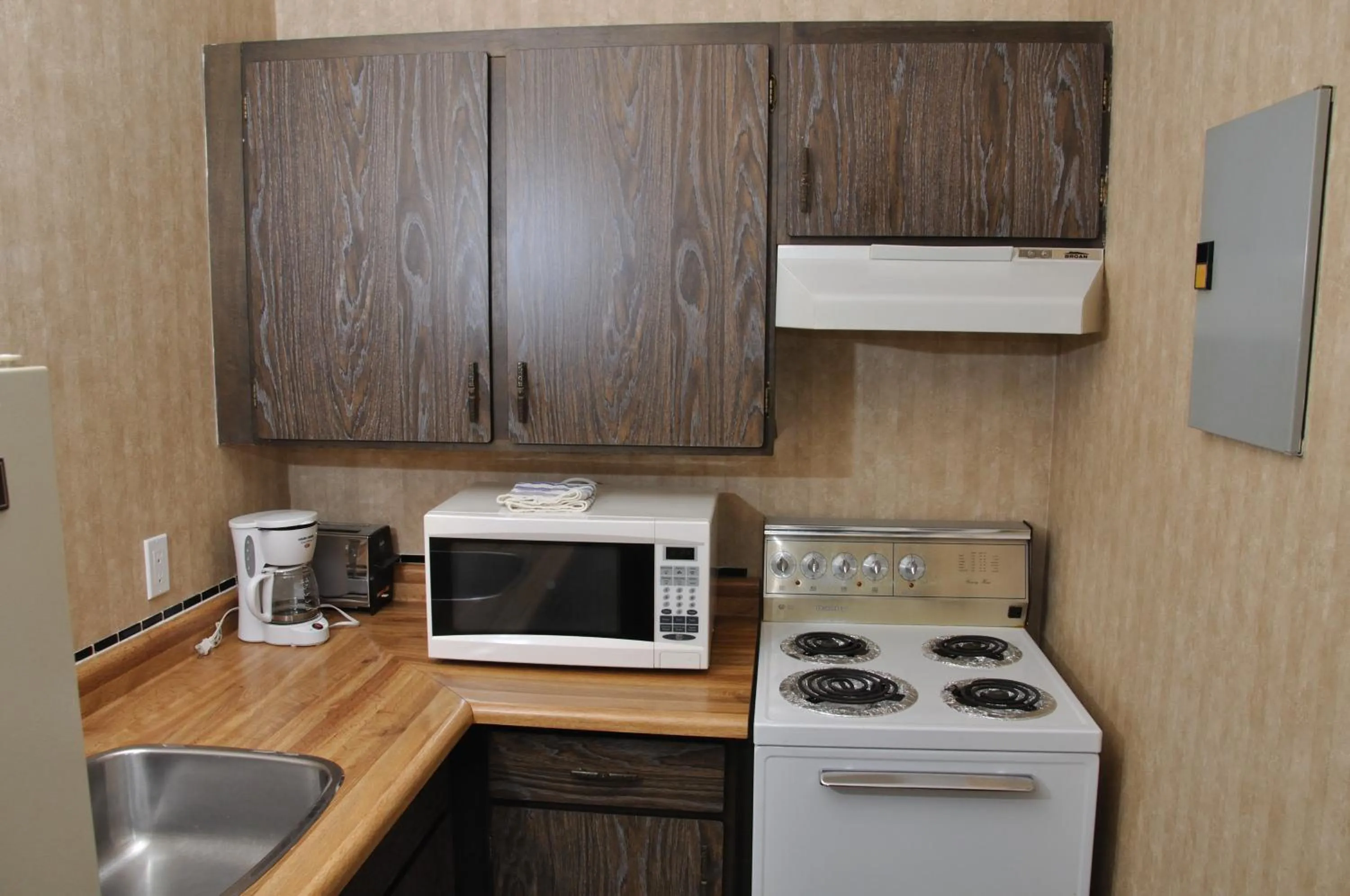 Kitchen or kitchenette in Linda Vista Motel