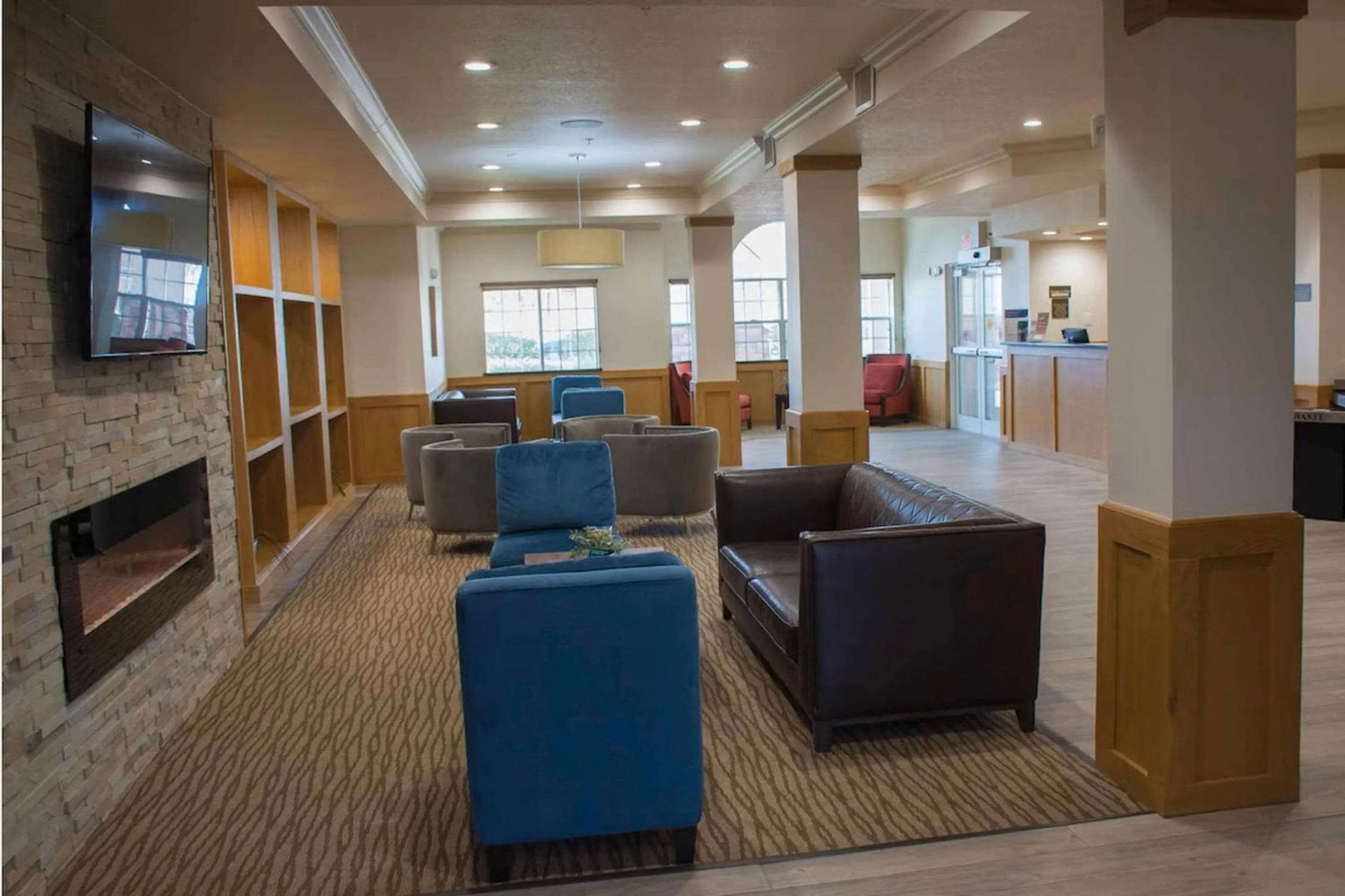Lobby or reception in Comfort Suites El Paso Airport