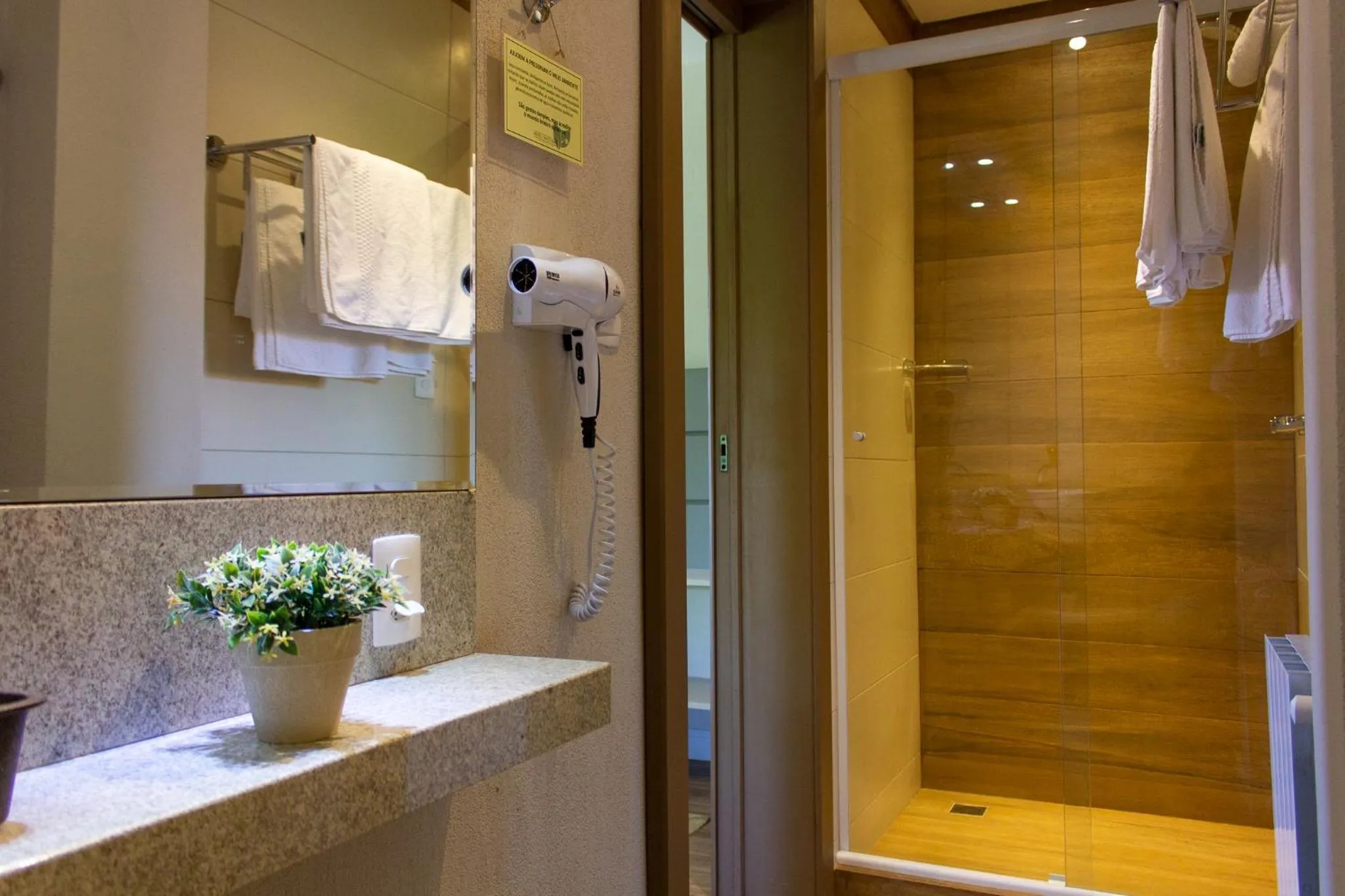 Toilet in Hotel Canto Verde