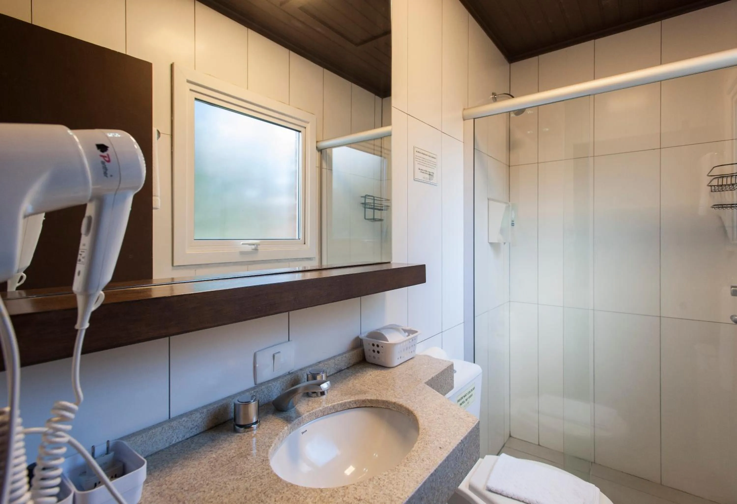 Toilet in Hotel Canto Verde