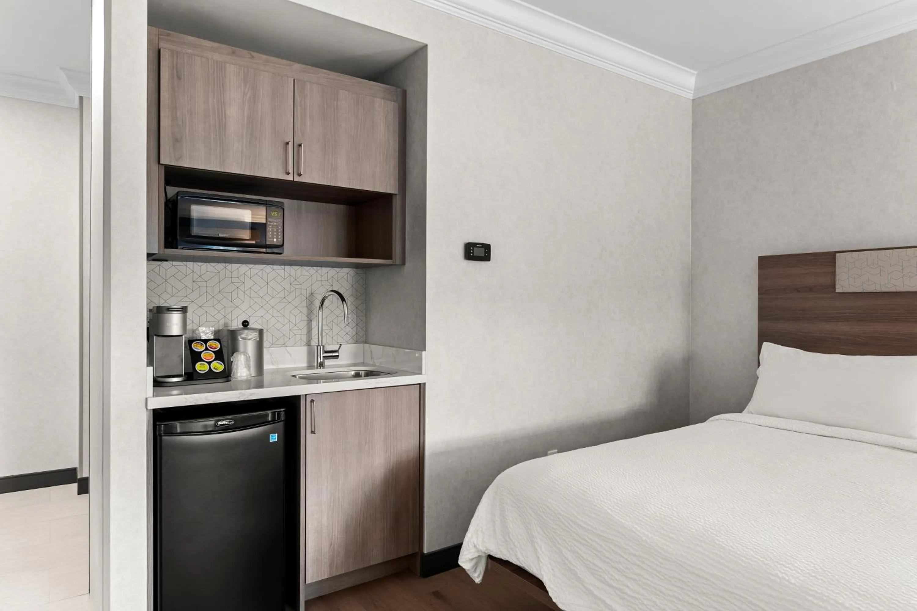 Bed in Holiday Inn Express Hotel & Suites Santa Cruz by IHG