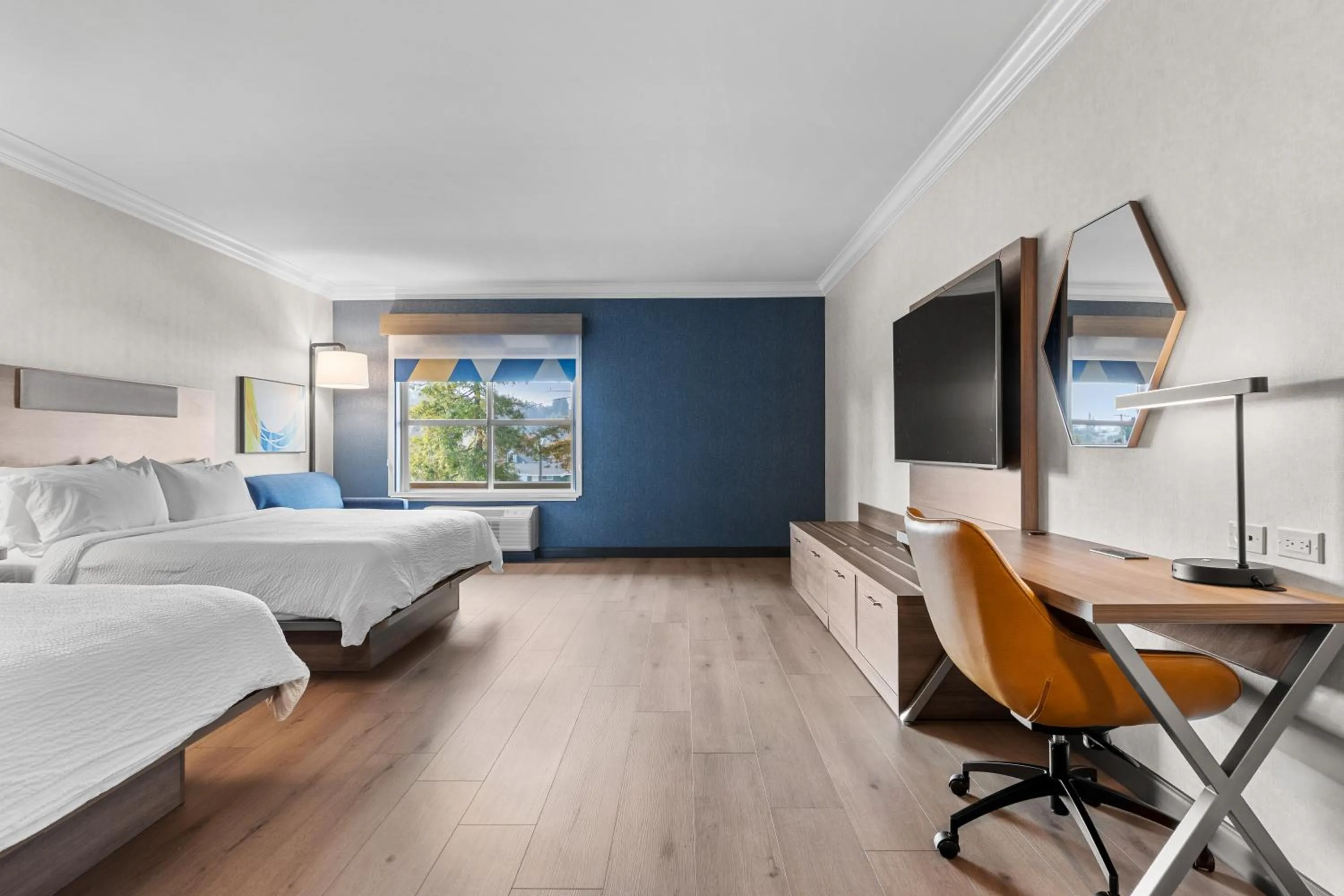 Bed in Holiday Inn Express Hotel & Suites Santa Cruz by IHG