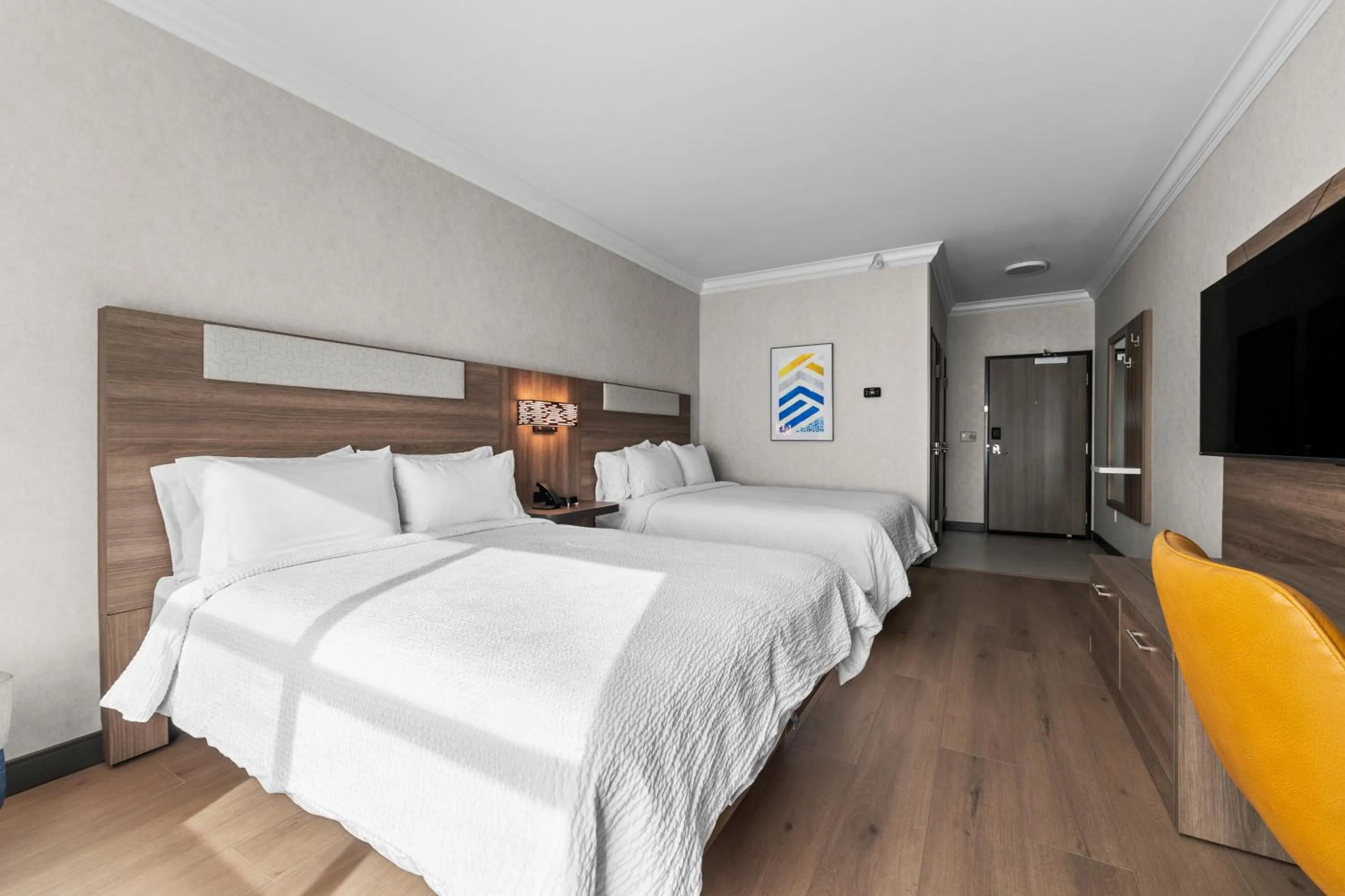 Bed in Holiday Inn Express Hotel & Suites Santa Cruz by IHG