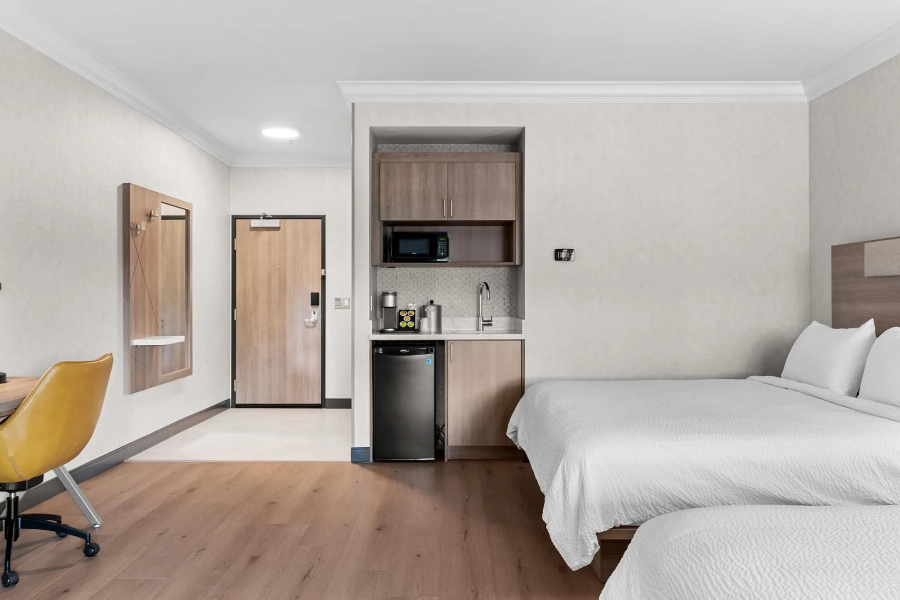 Bed in Holiday Inn Express Hotel & Suites Santa Cruz by IHG