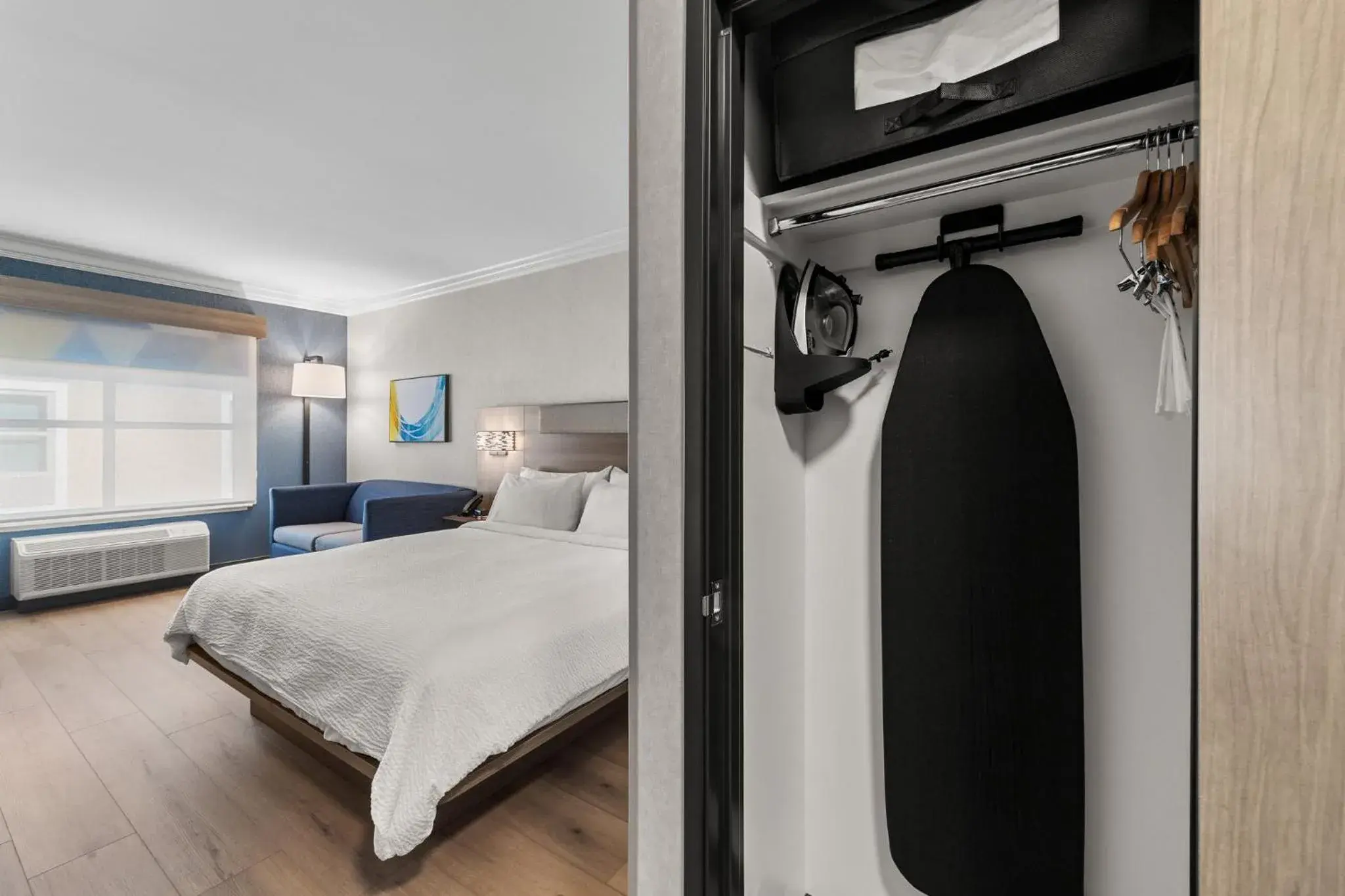 Essential King Room with Courtyard View - single occupancy in Holiday Inn Express Hotel & Suites Santa Cruz by IHG Essential King Room with Courtyard View - single occupancy in Holiday Inn Express Hotel & Suites Santa Cruz by IHG