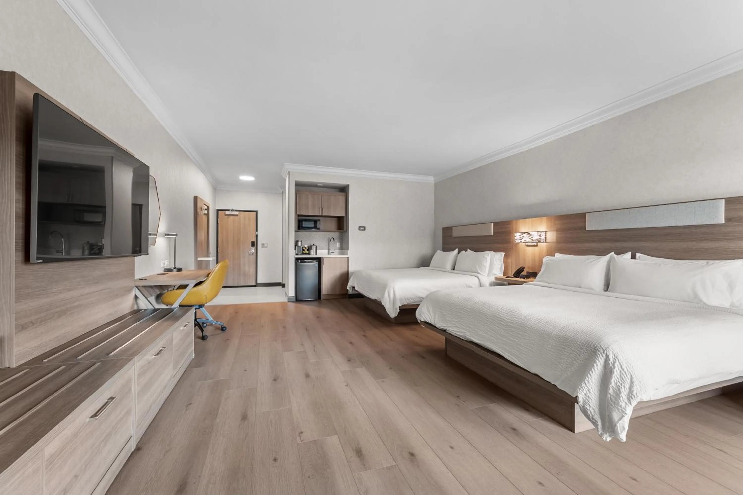 Bed in Holiday Inn Express Hotel & Suites Santa Cruz by IHG