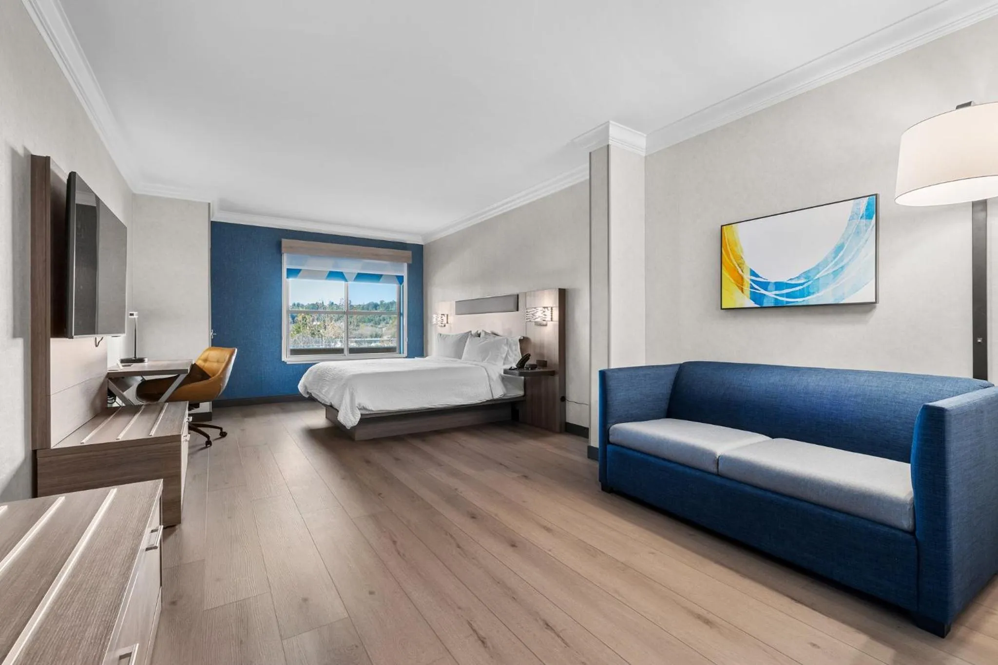 Photo of the whole room, Bed in Holiday Inn Express Hotel & Suites Santa Cruz by IHG