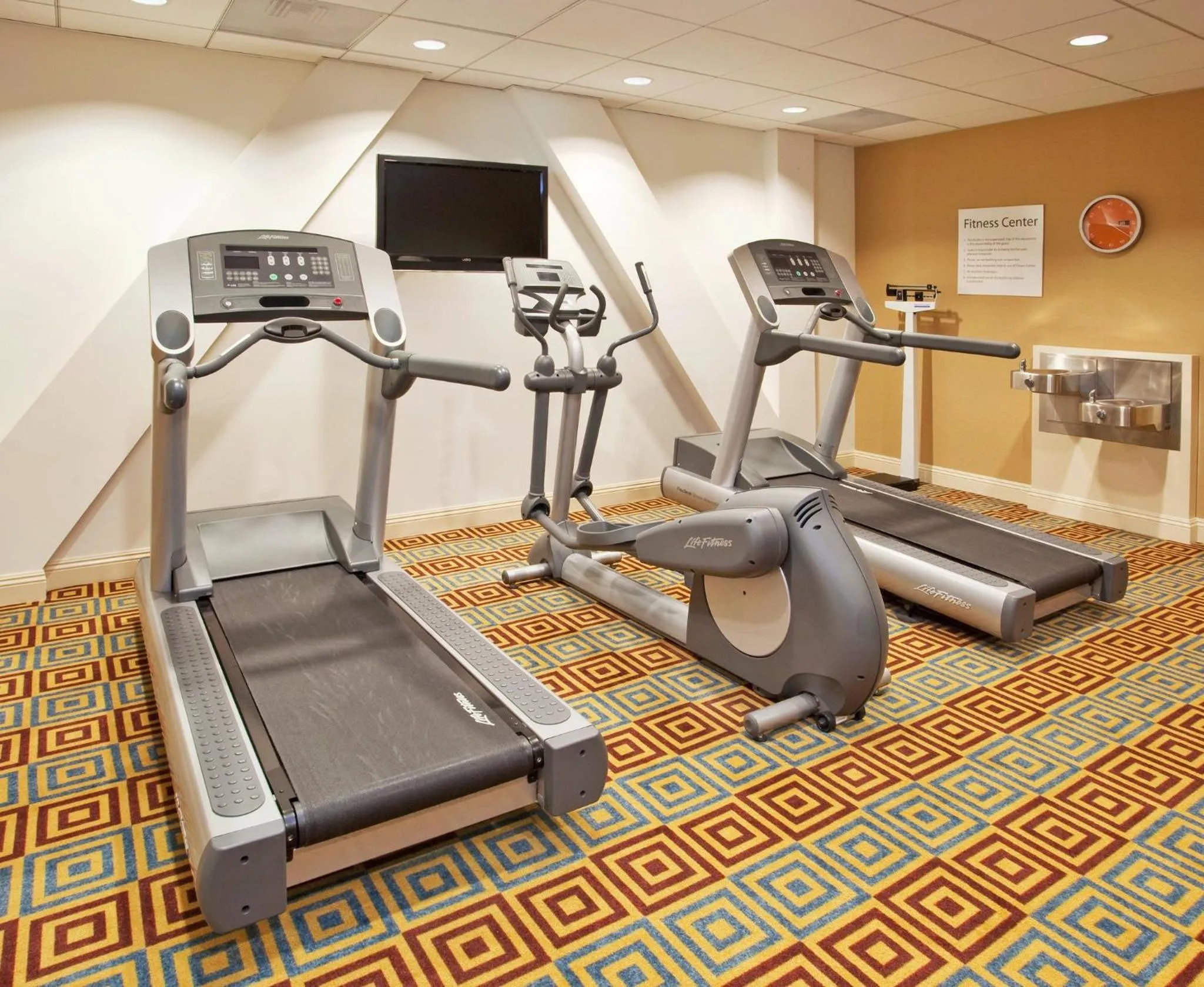 Fitness centre/facilities in Holiday Inn Express Hotel & Suites Santa Cruz by IHG