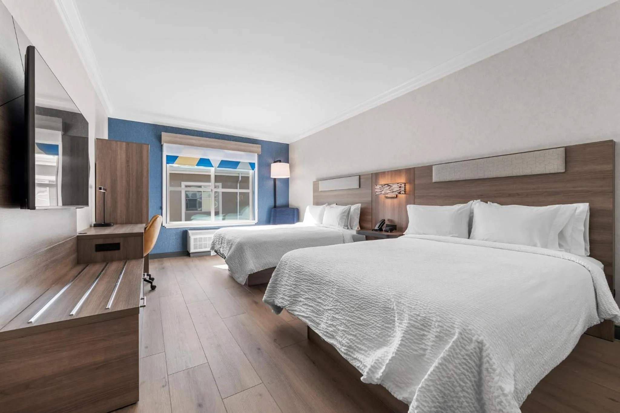 Bed in Holiday Inn Express Hotel & Suites Santa Cruz by IHG