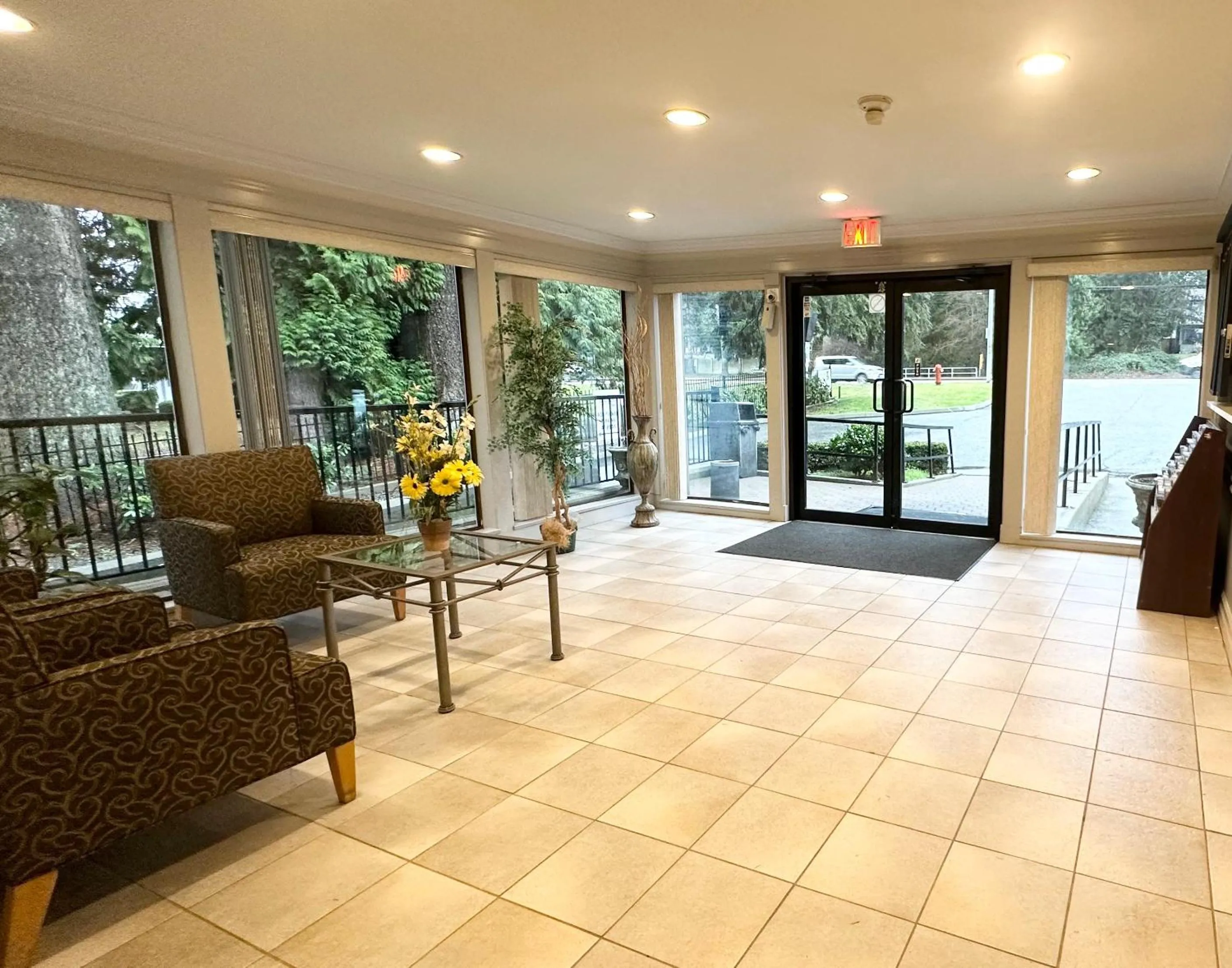 Lobby or reception in Canadian Inn